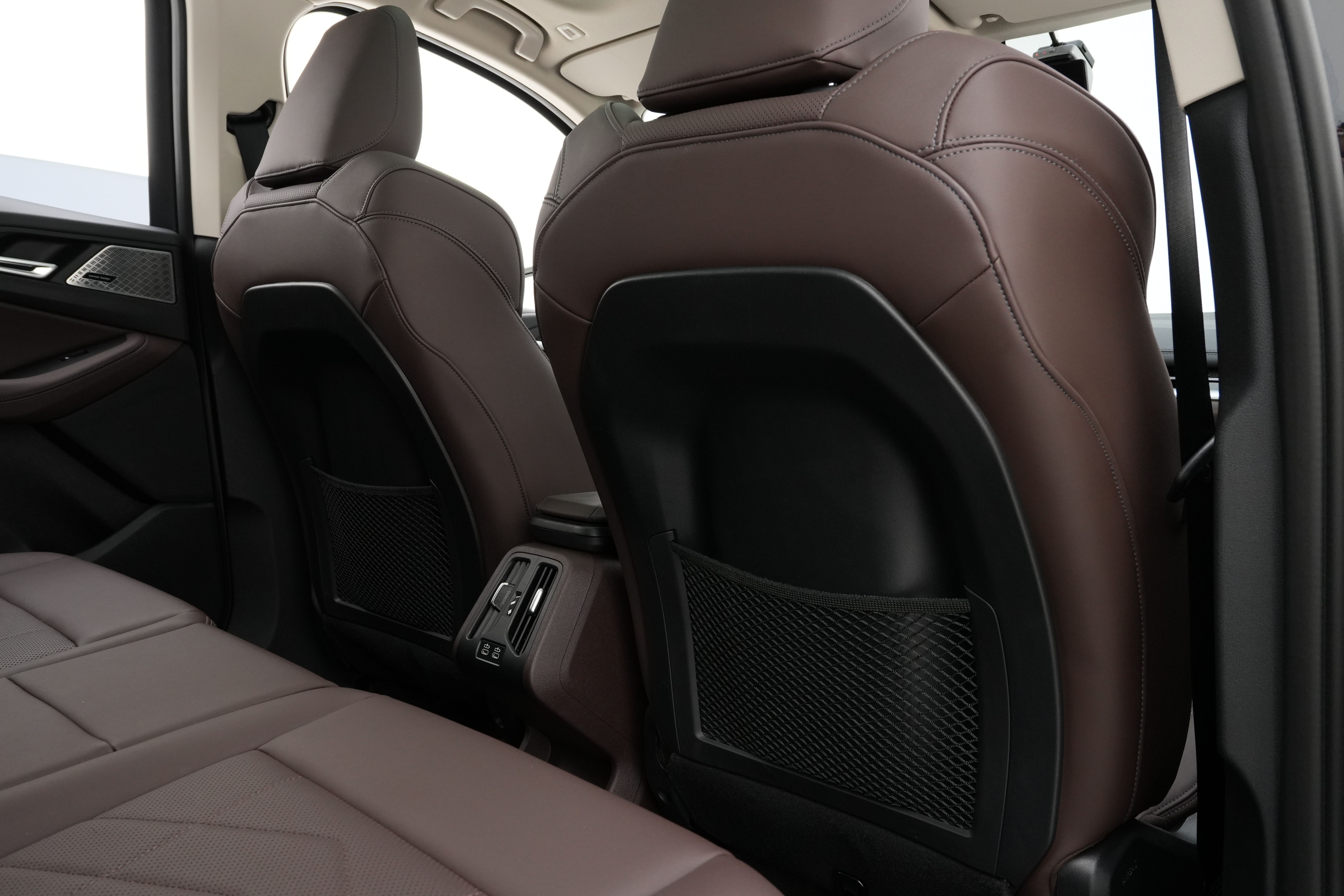 Interior 18