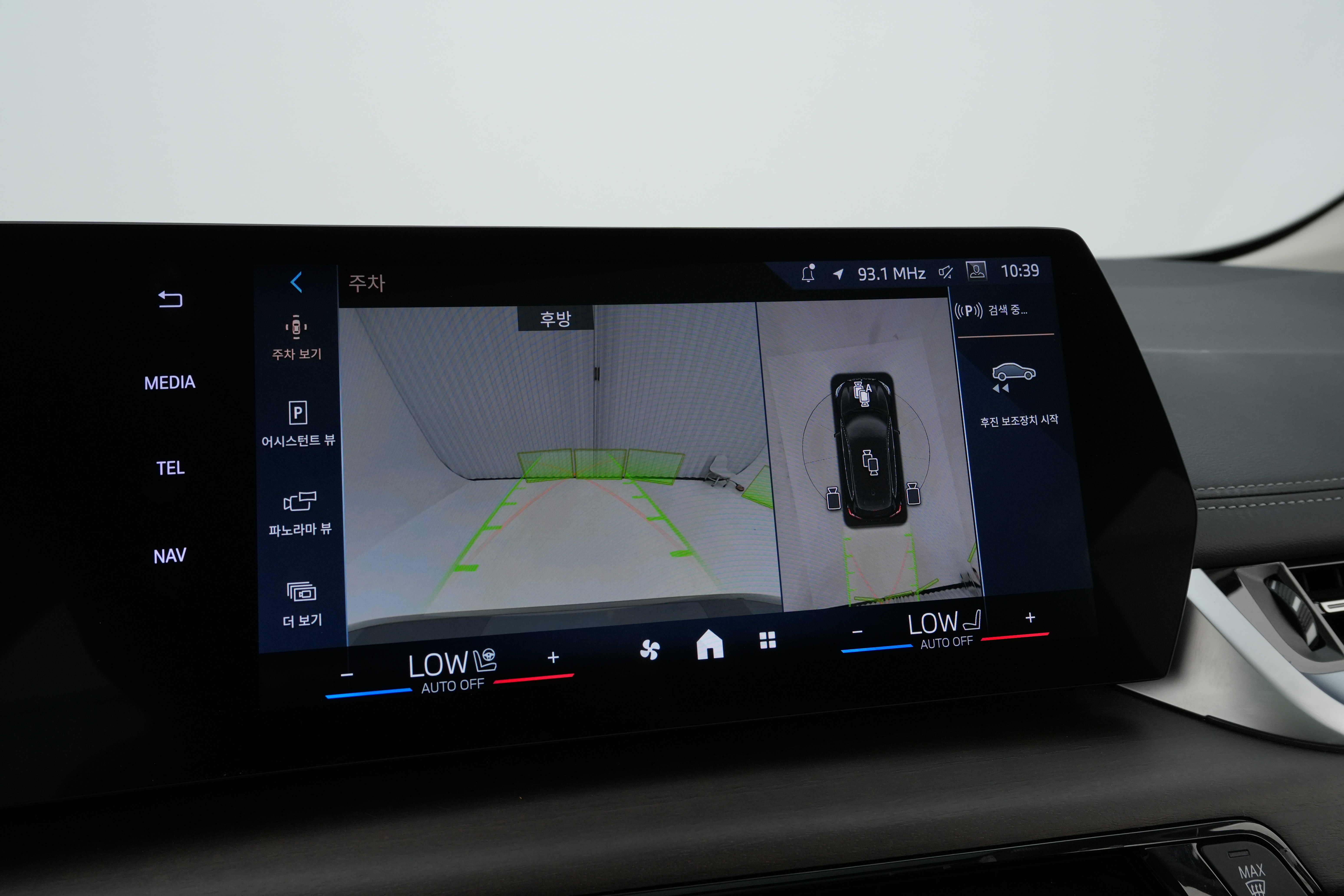 Interior 12