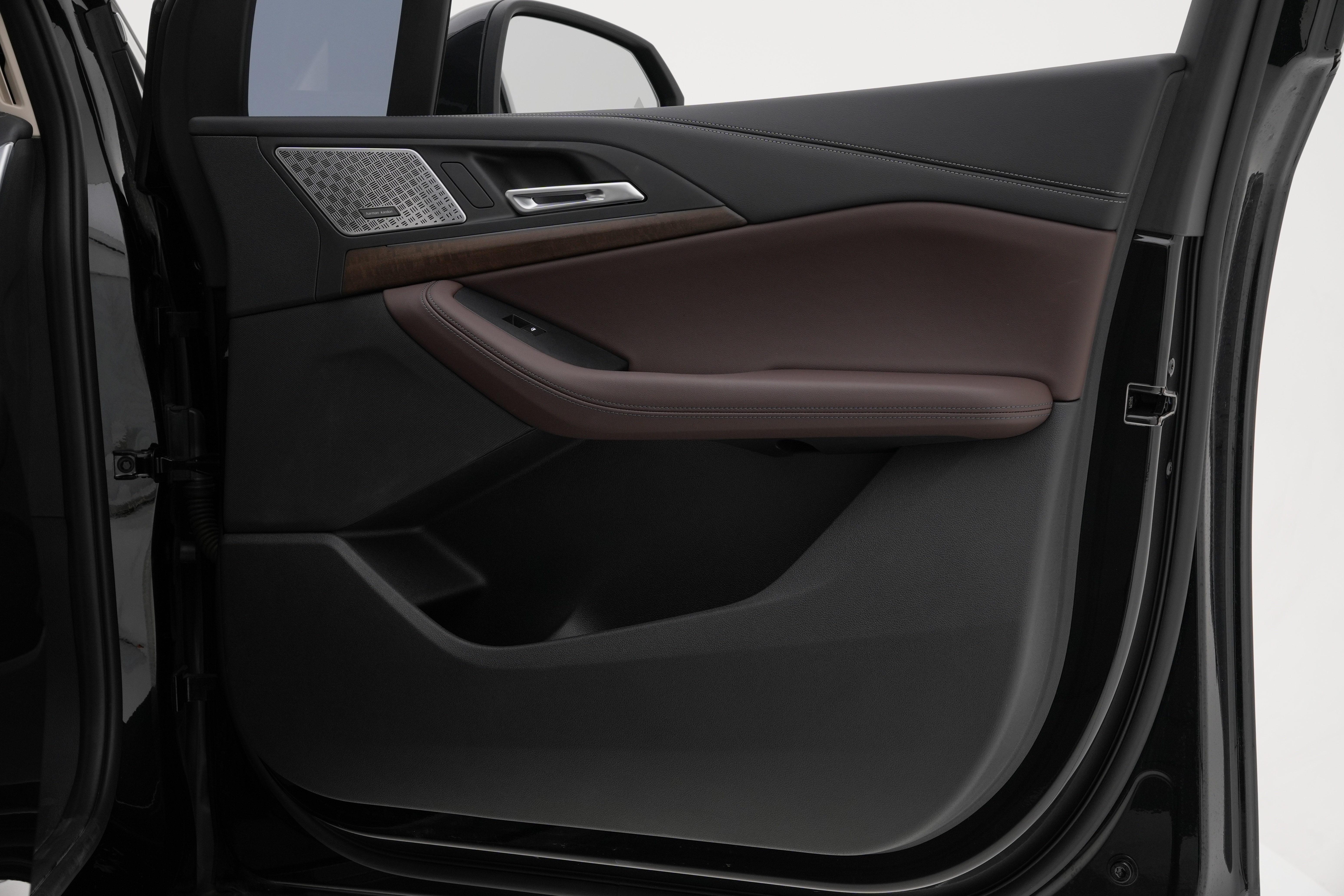 Interior 6