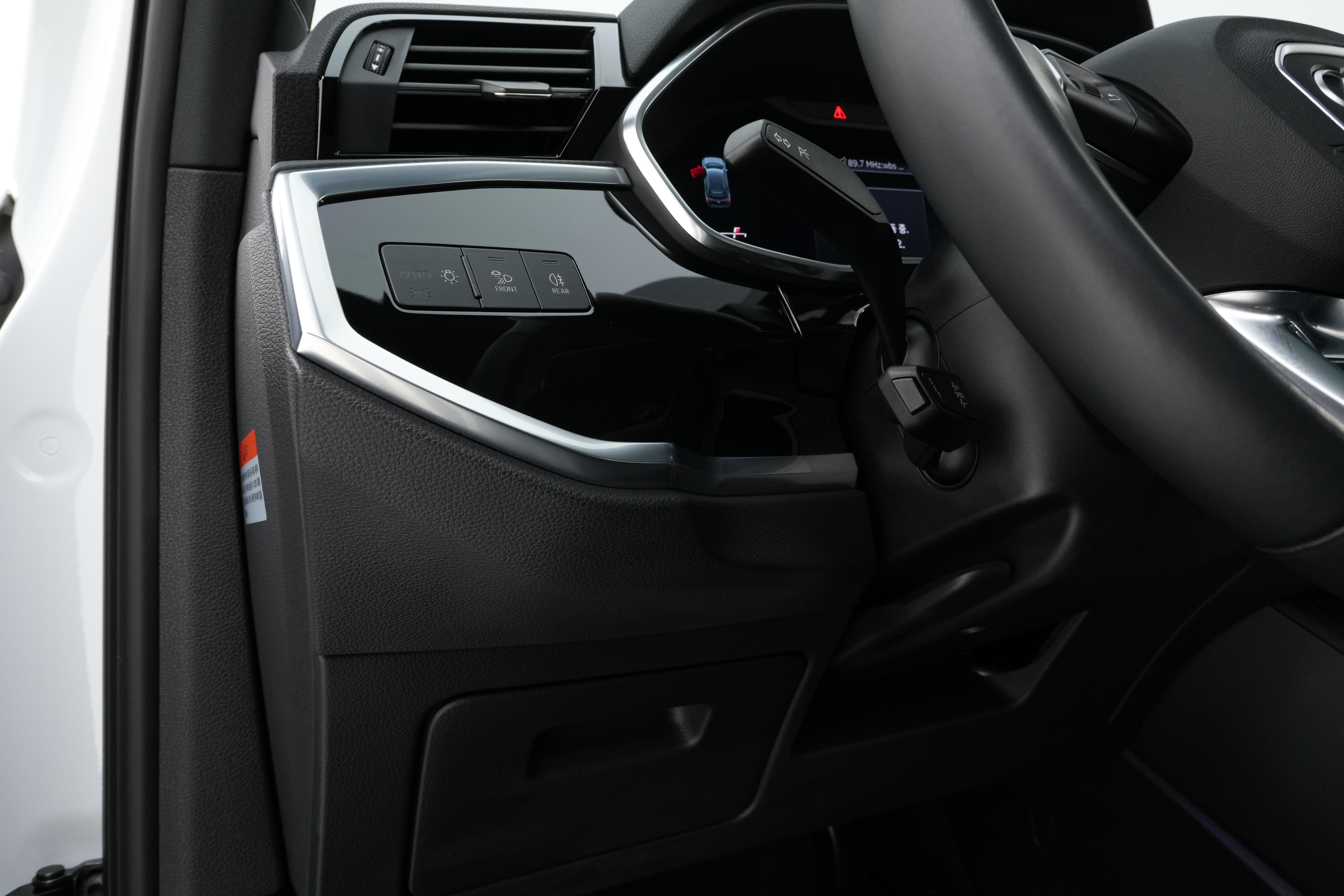 Interior 8