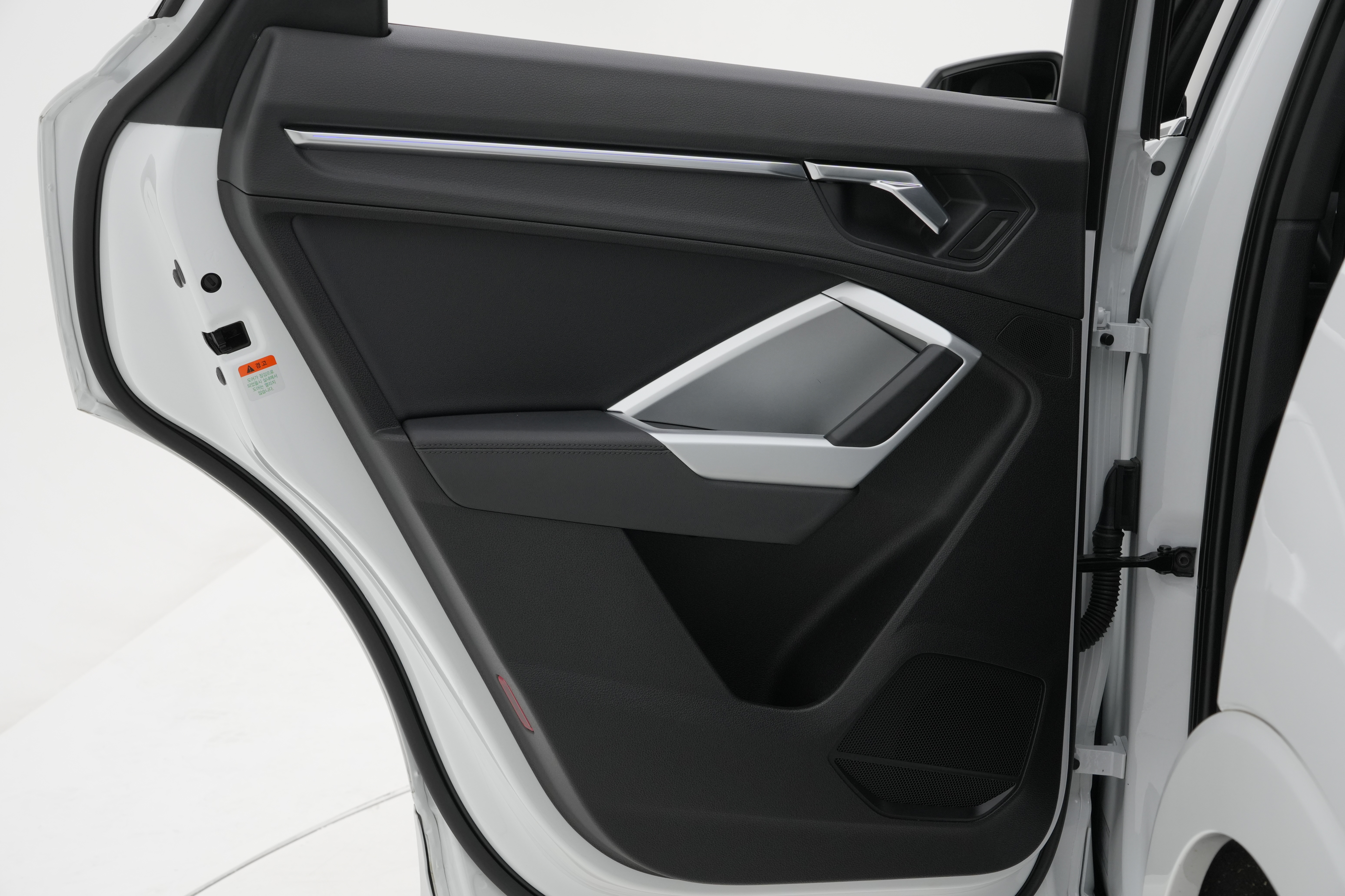 Interior 4