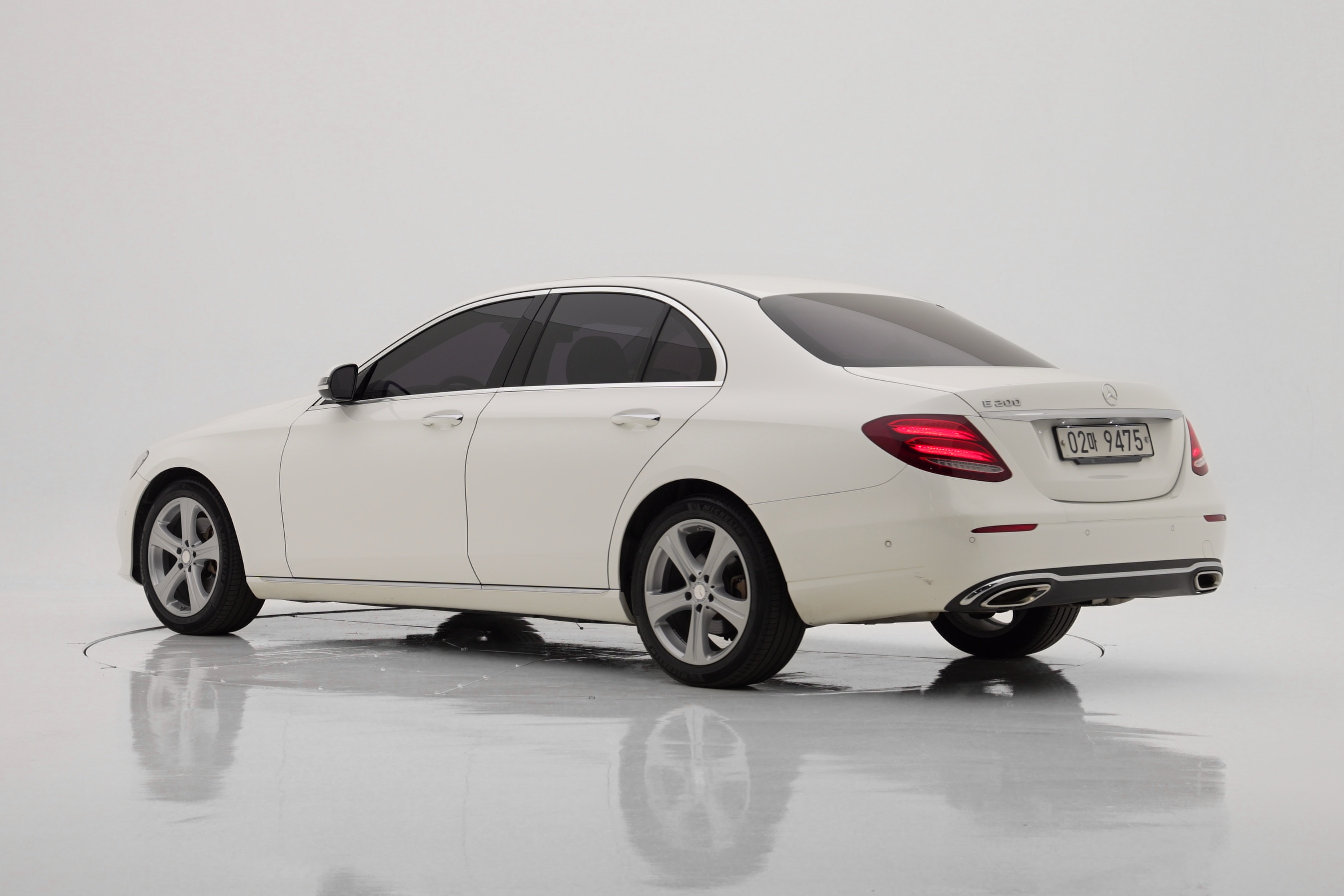 Mercedes-Benz E-Class E200 Avantgarde