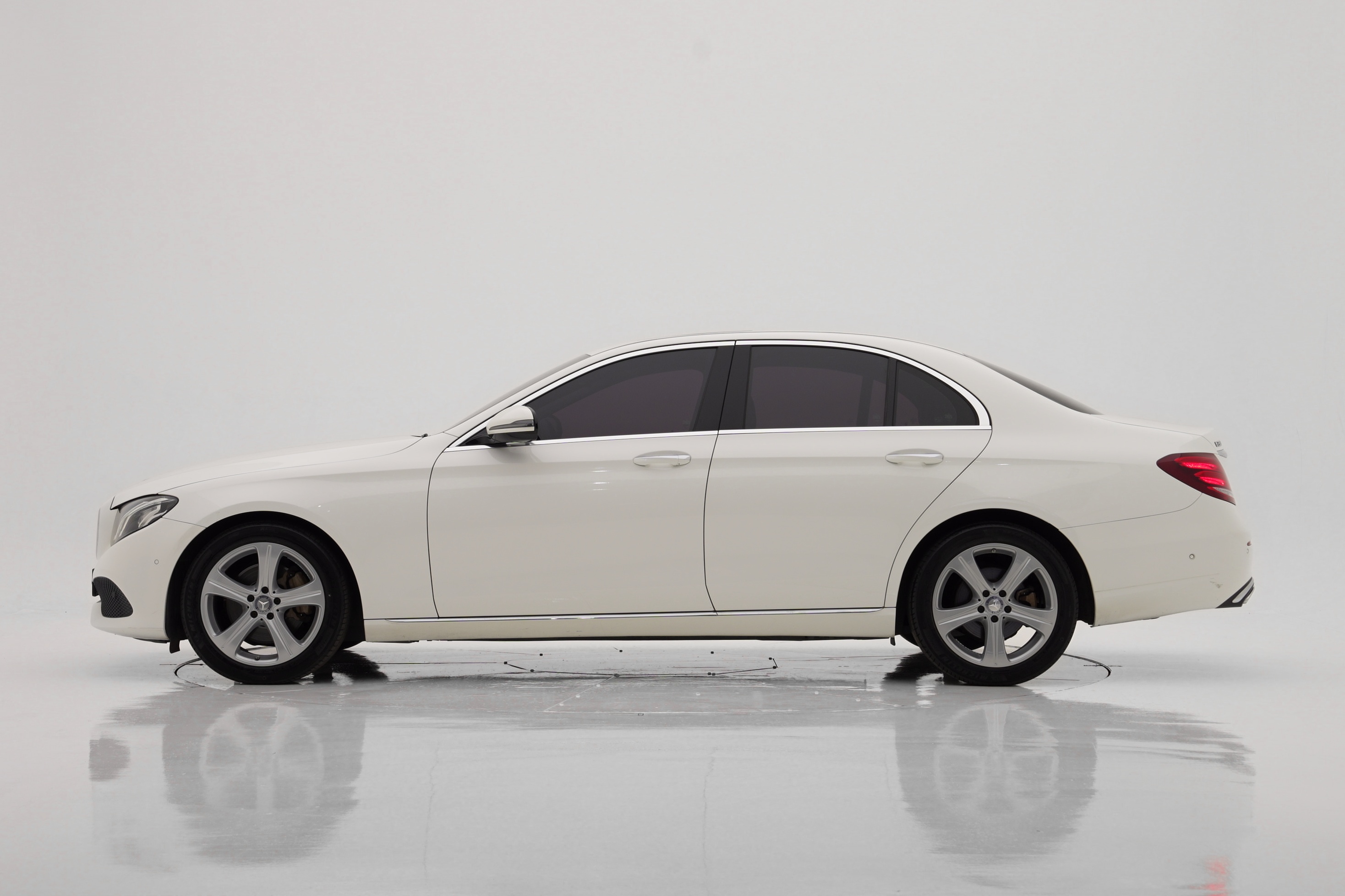 Mercedes-Benz E-Class E200 Avantgarde