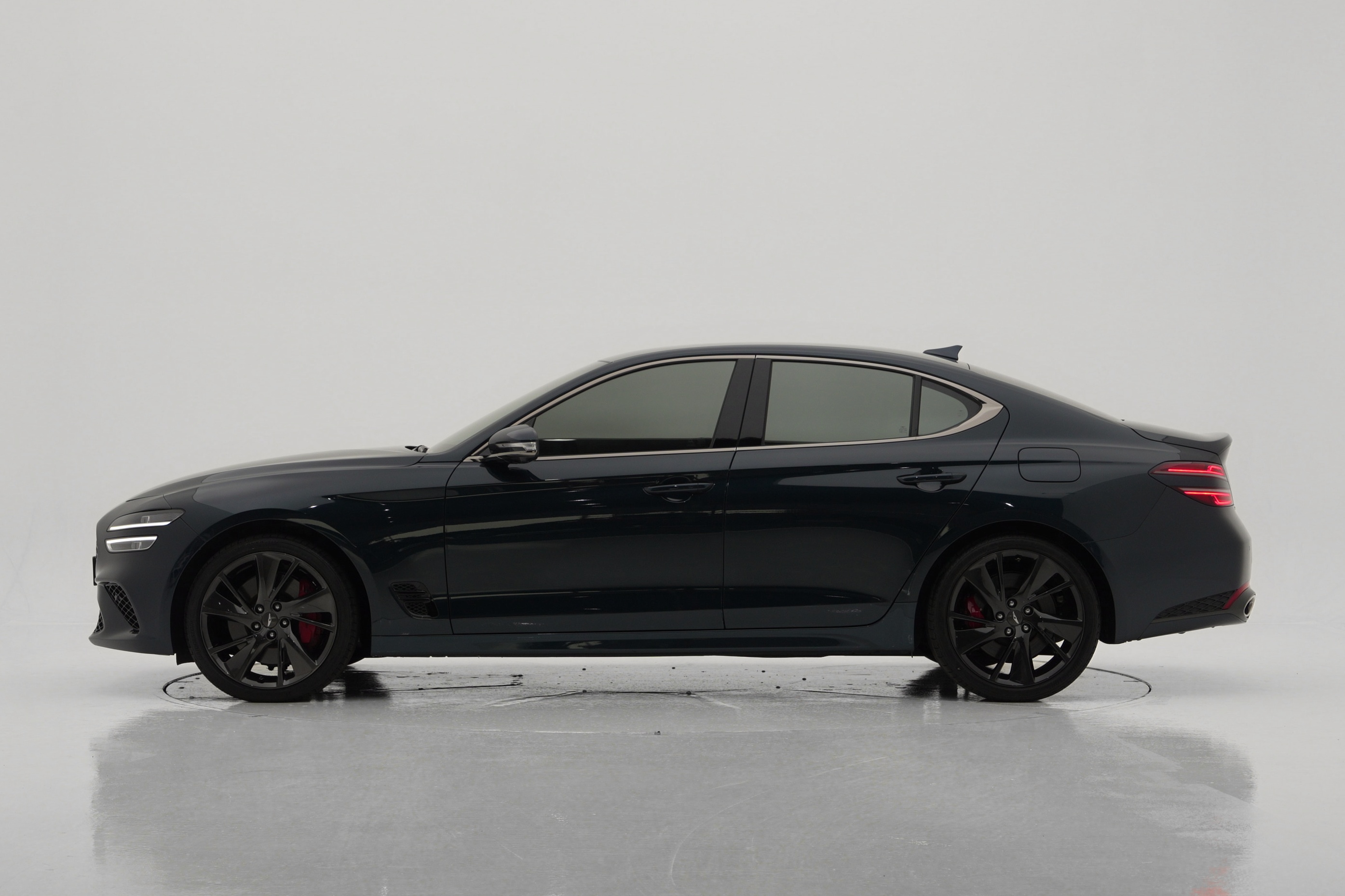 Genesis G70 Бензин 2.0T 4WD