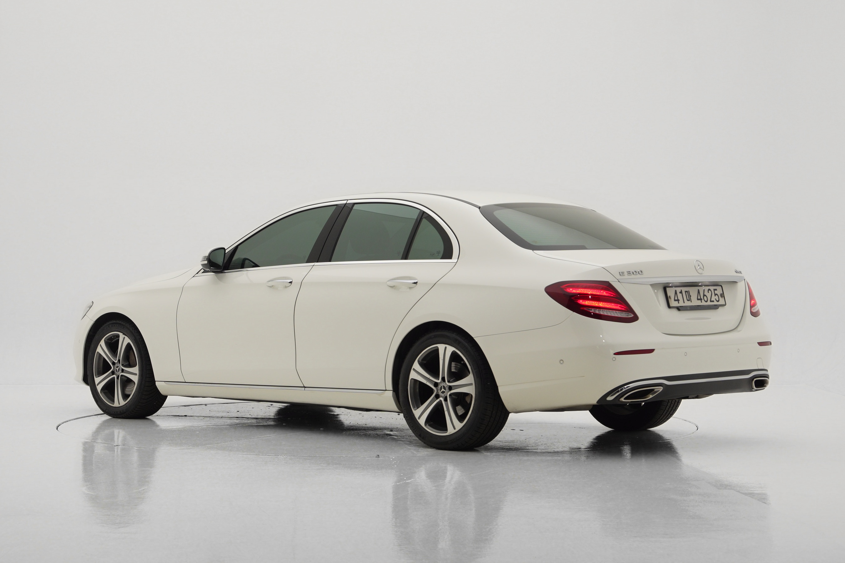 Mercedes-Benz E-Class E300 4MATIC Avantgarde