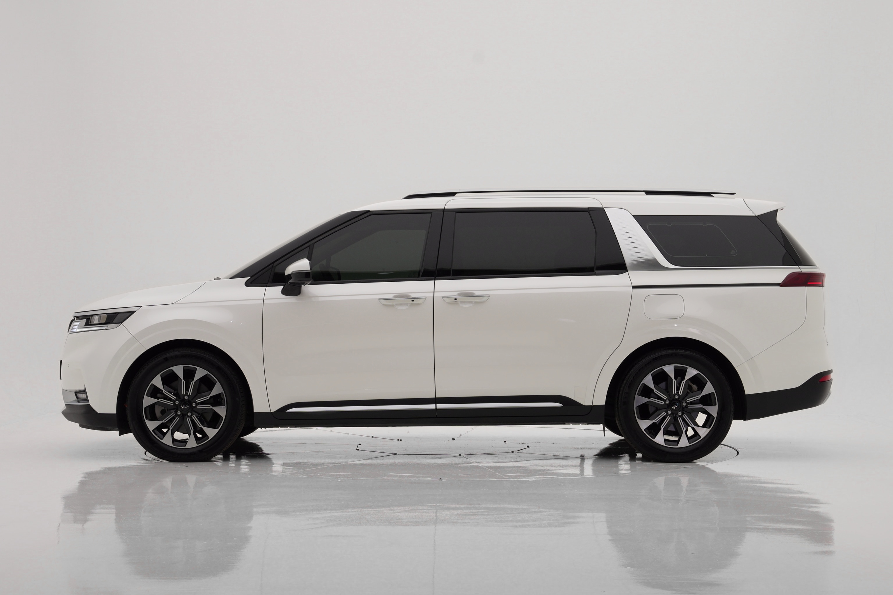 Kia Carnival Бензин 9 мест Noblesse