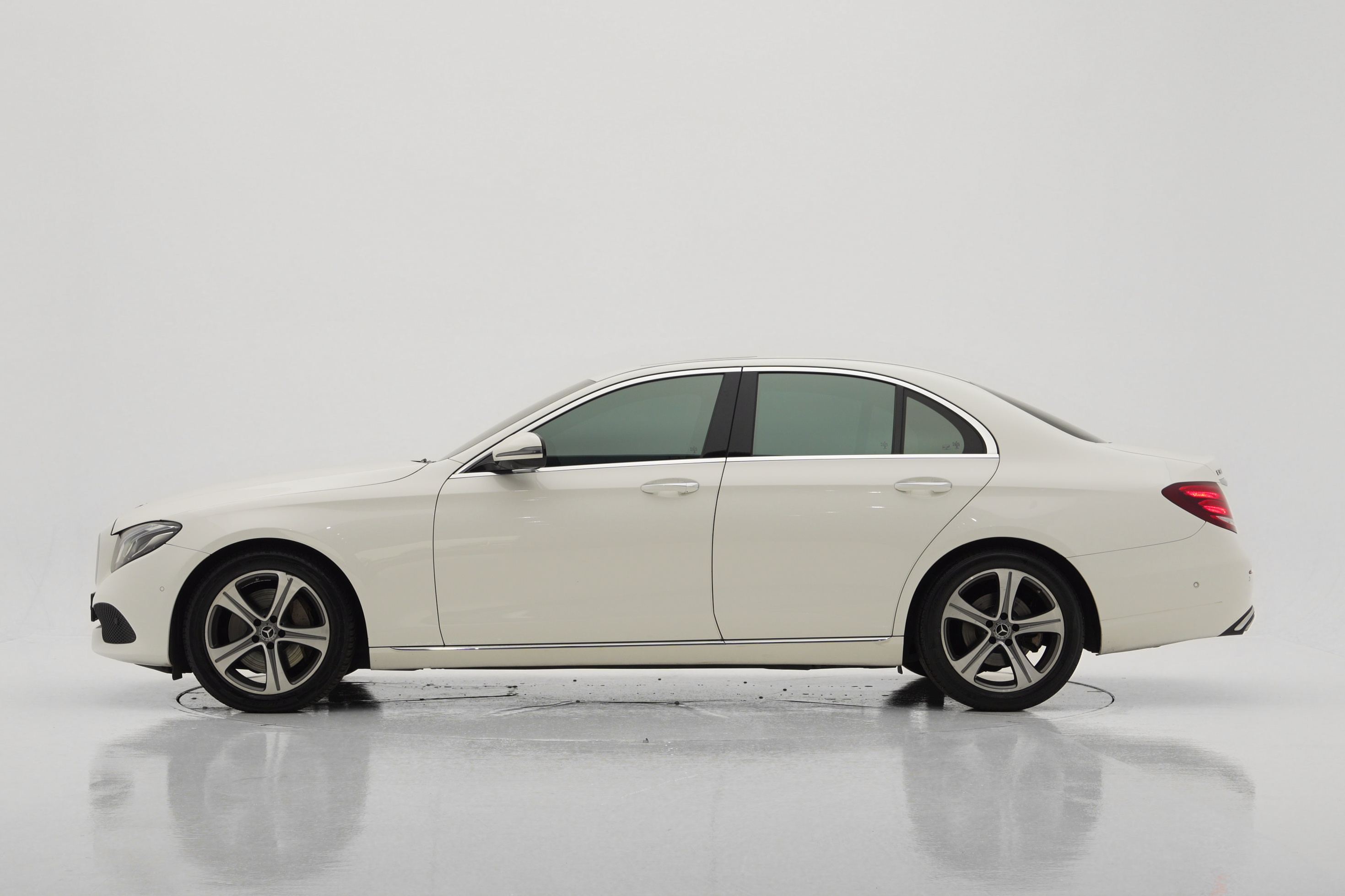 Mercedes-Benz E-Class E300 4MATIC Avantgarde