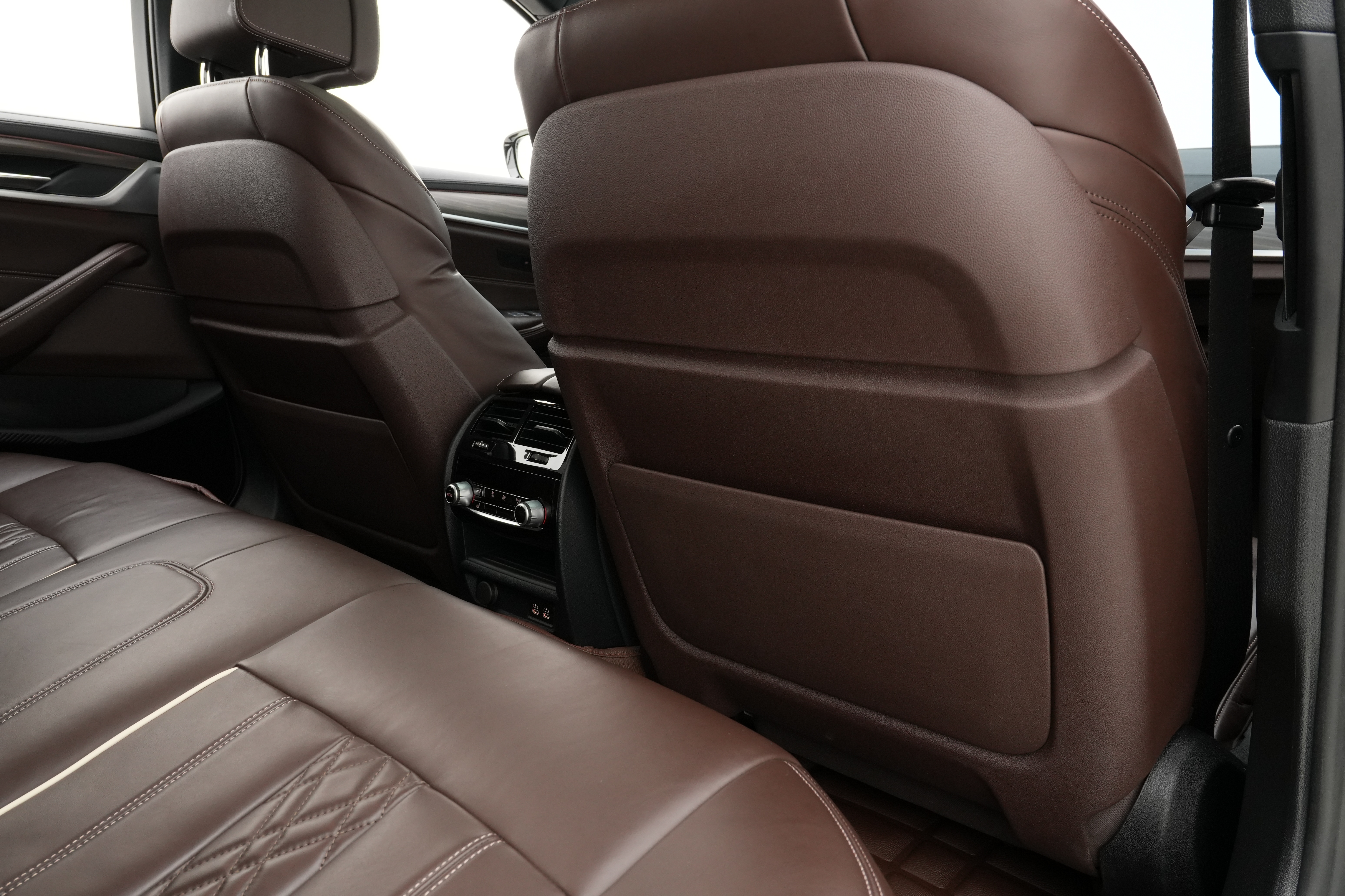 Interior 18