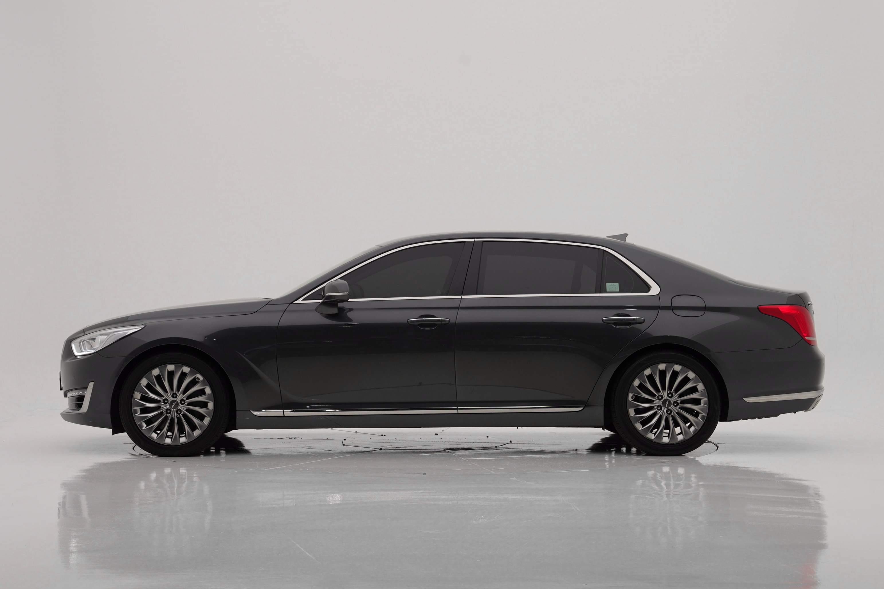 Genesis EQ900 Premium Luxury