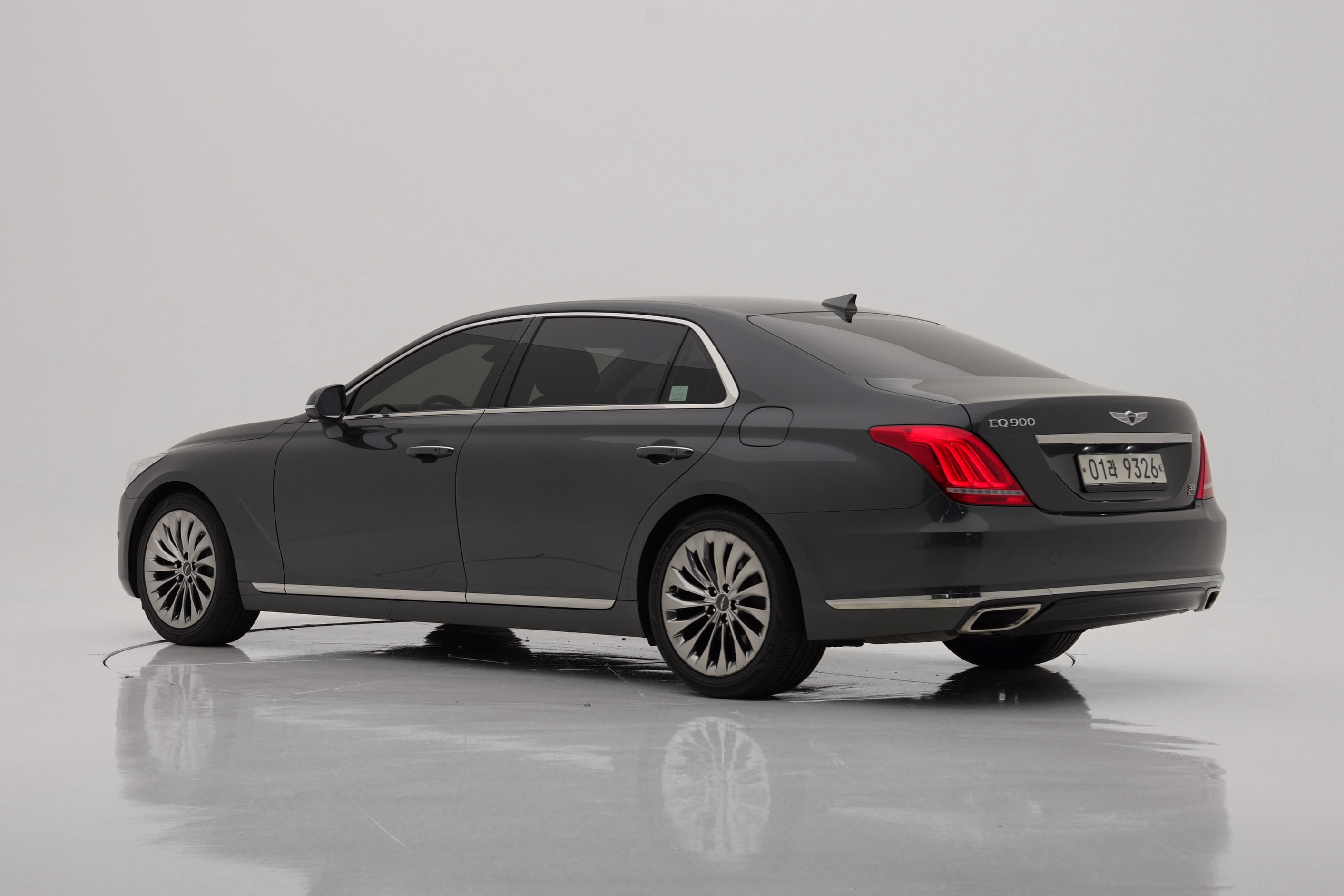 Genesis EQ900 Premium Luxury