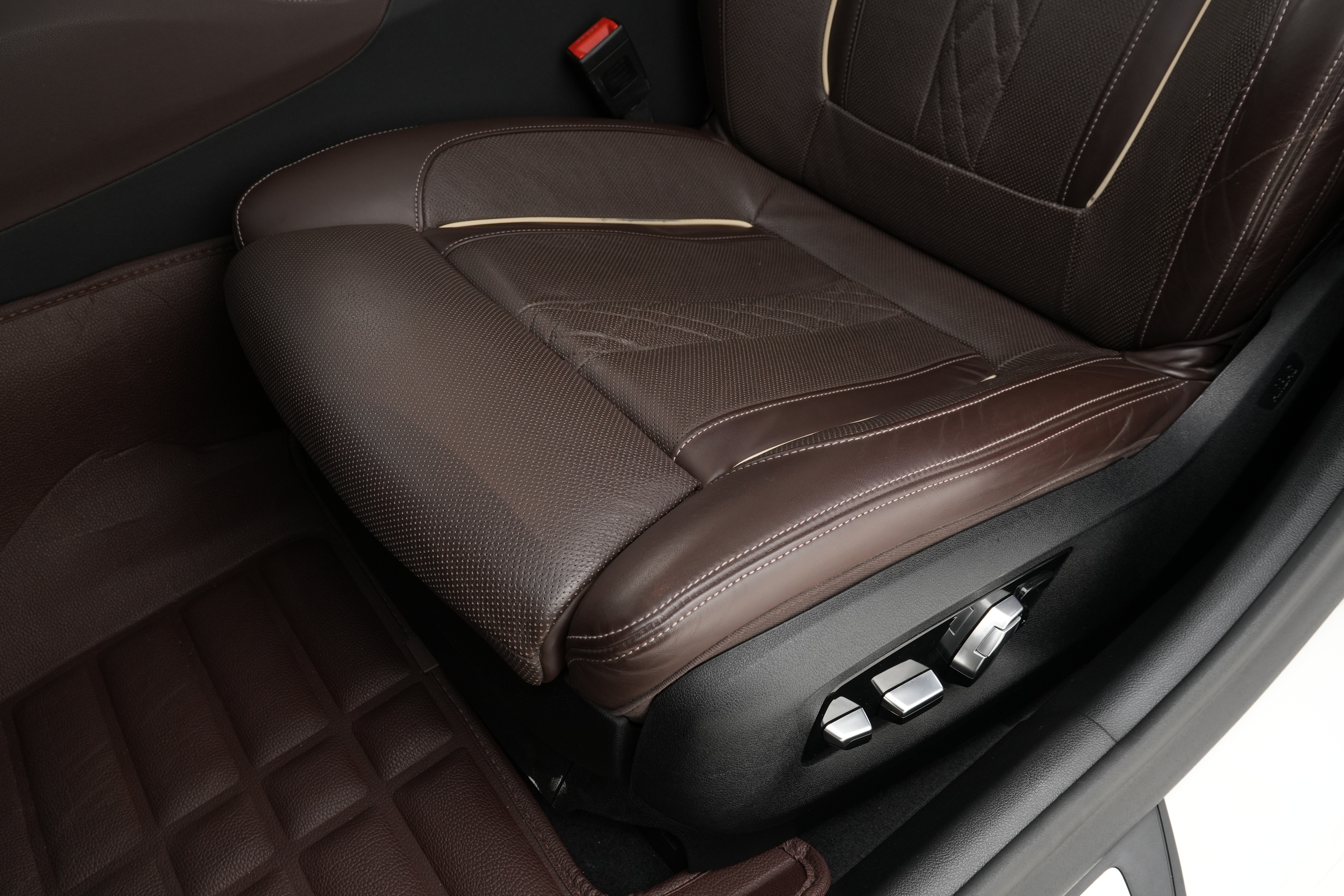 Interior 7