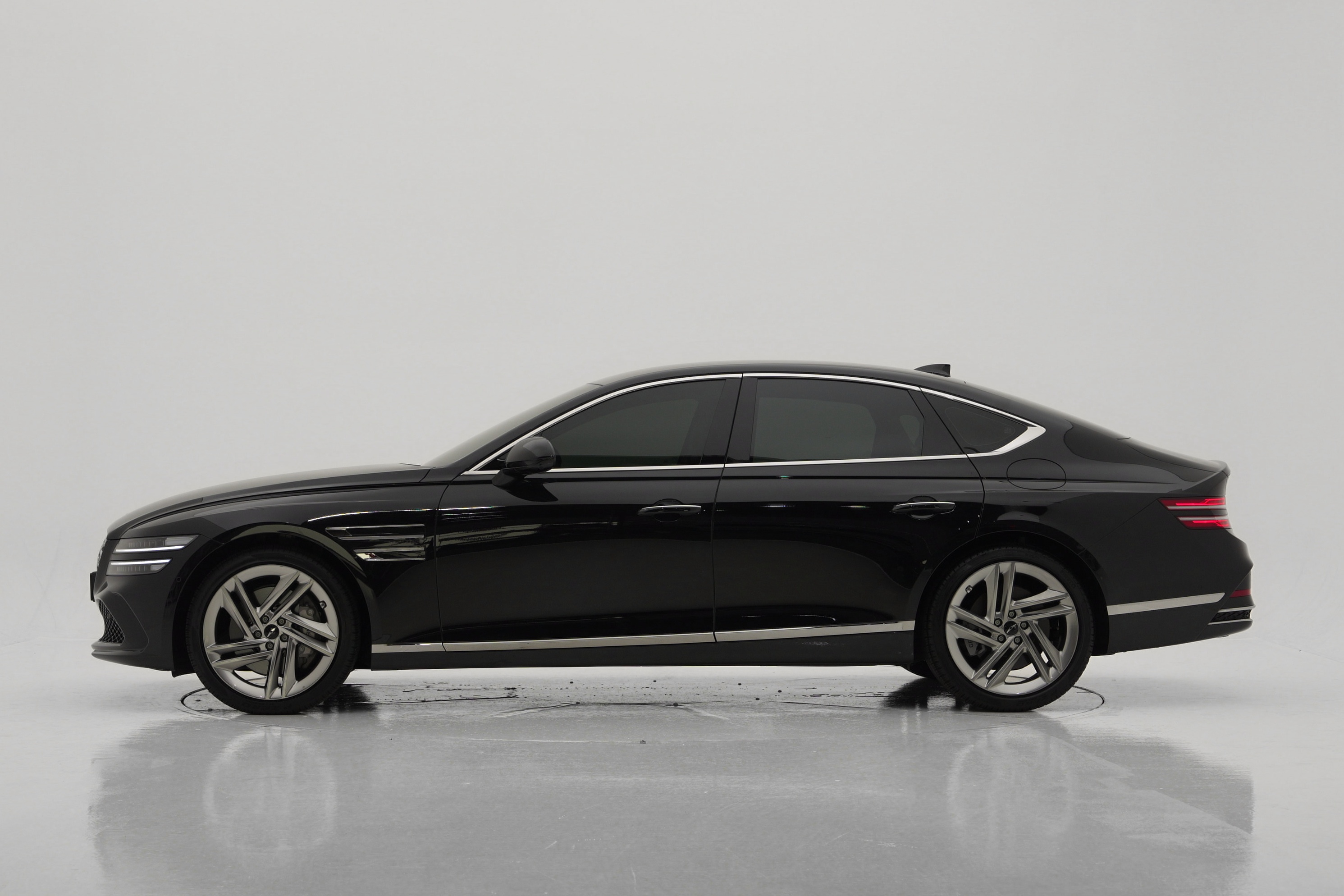 Genesis G80 2.5T Бензин 2WD