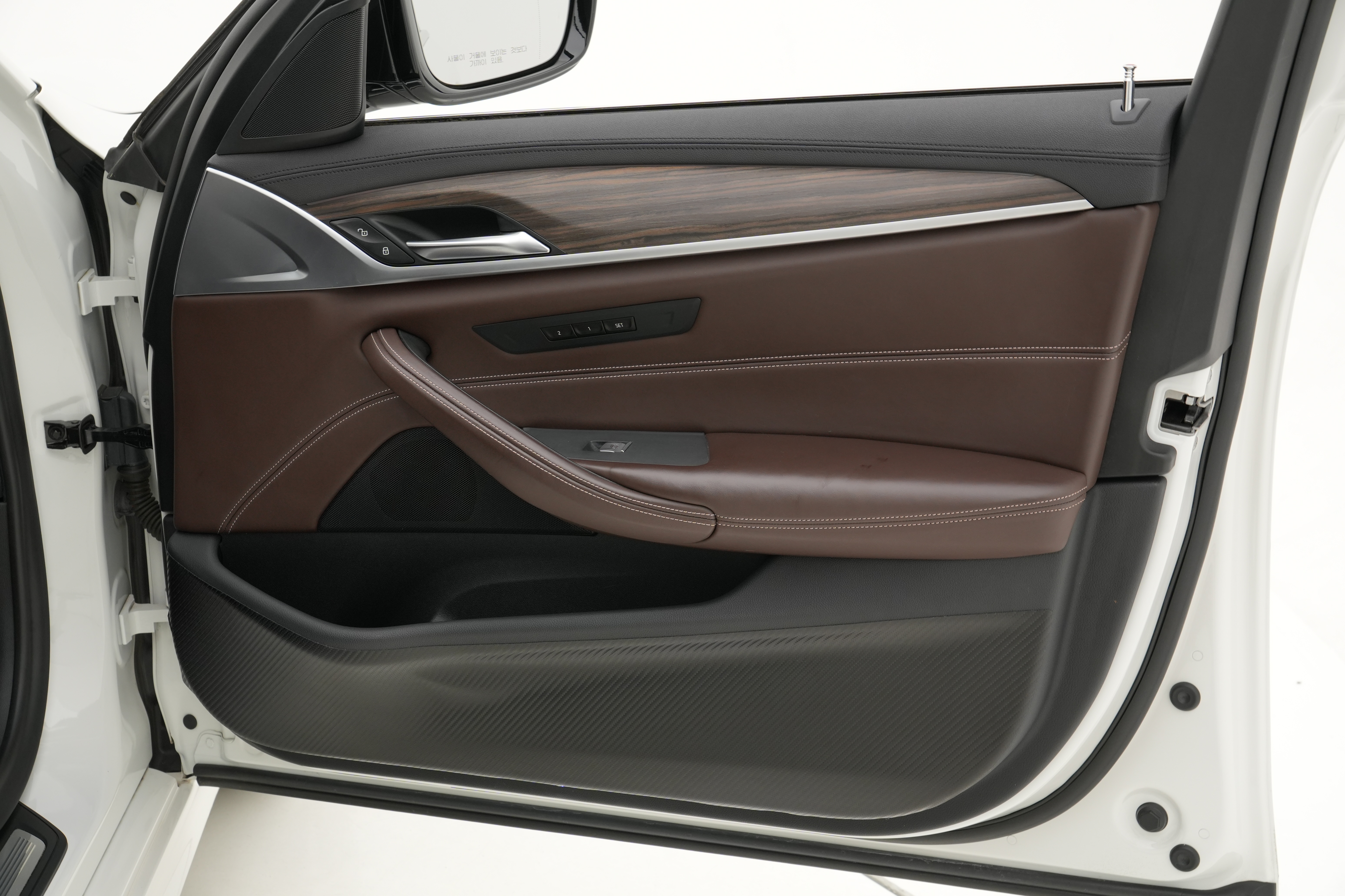 Interior 6