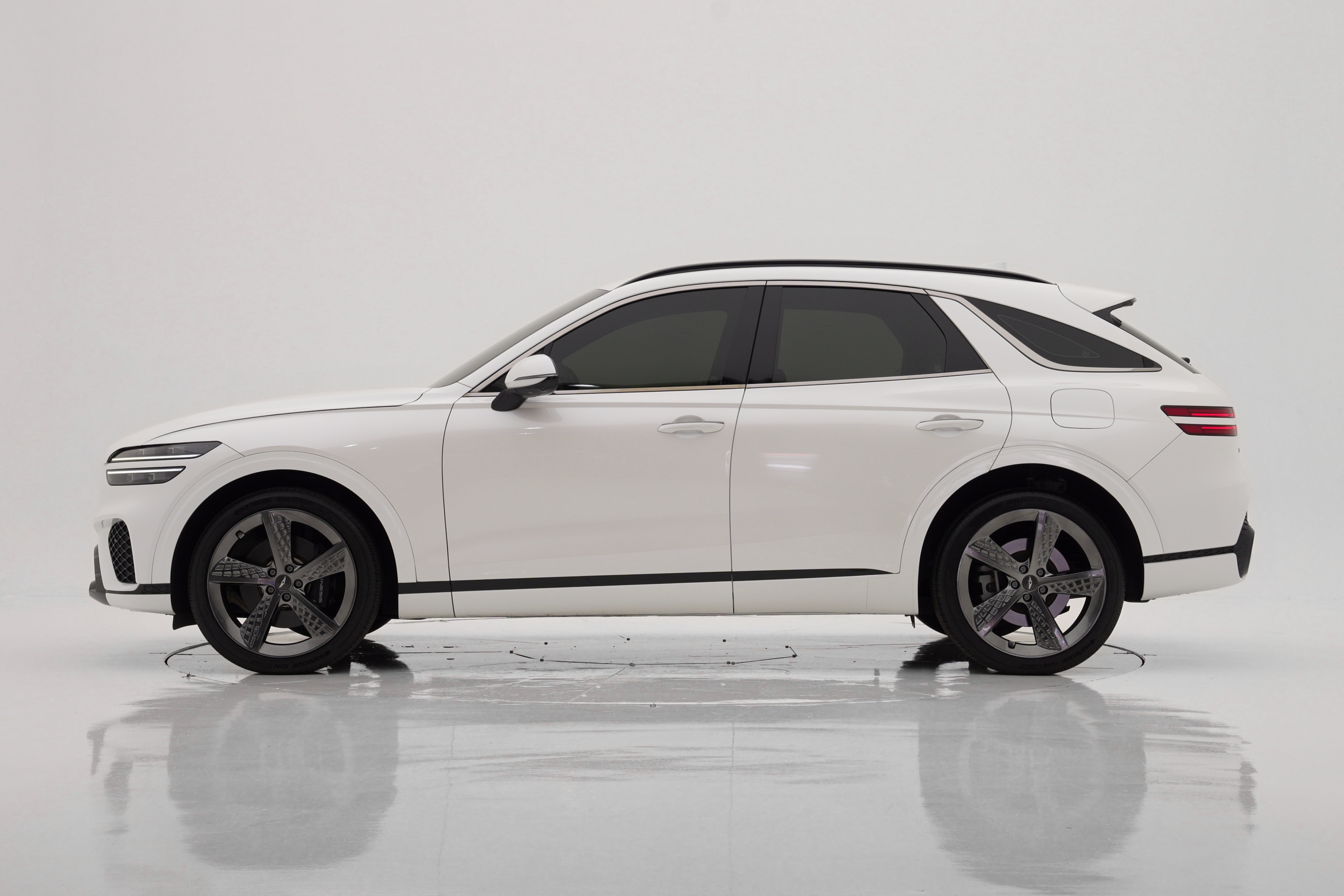 Genesis GV70 2.5T Бензин 2WD
