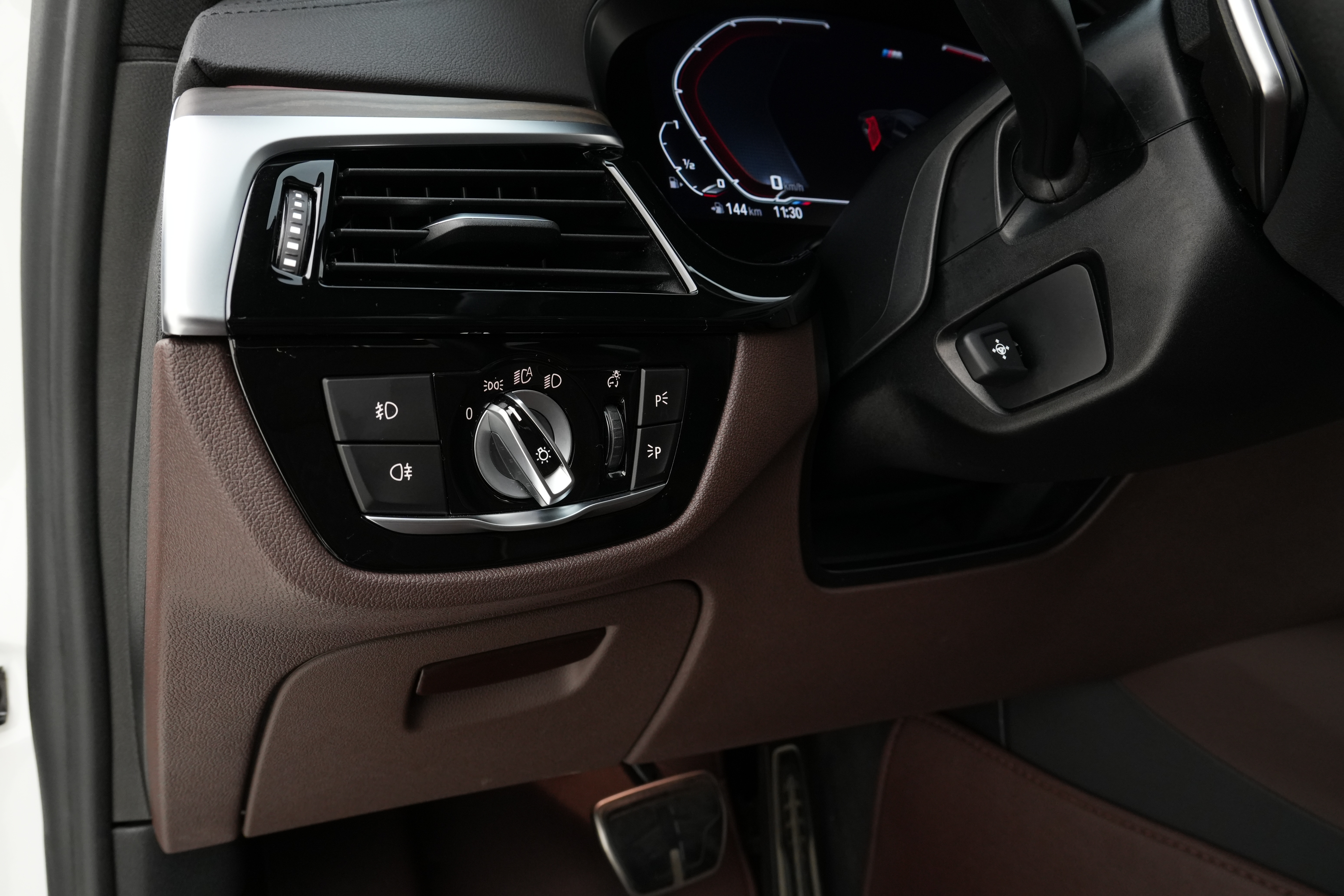 Interior 8