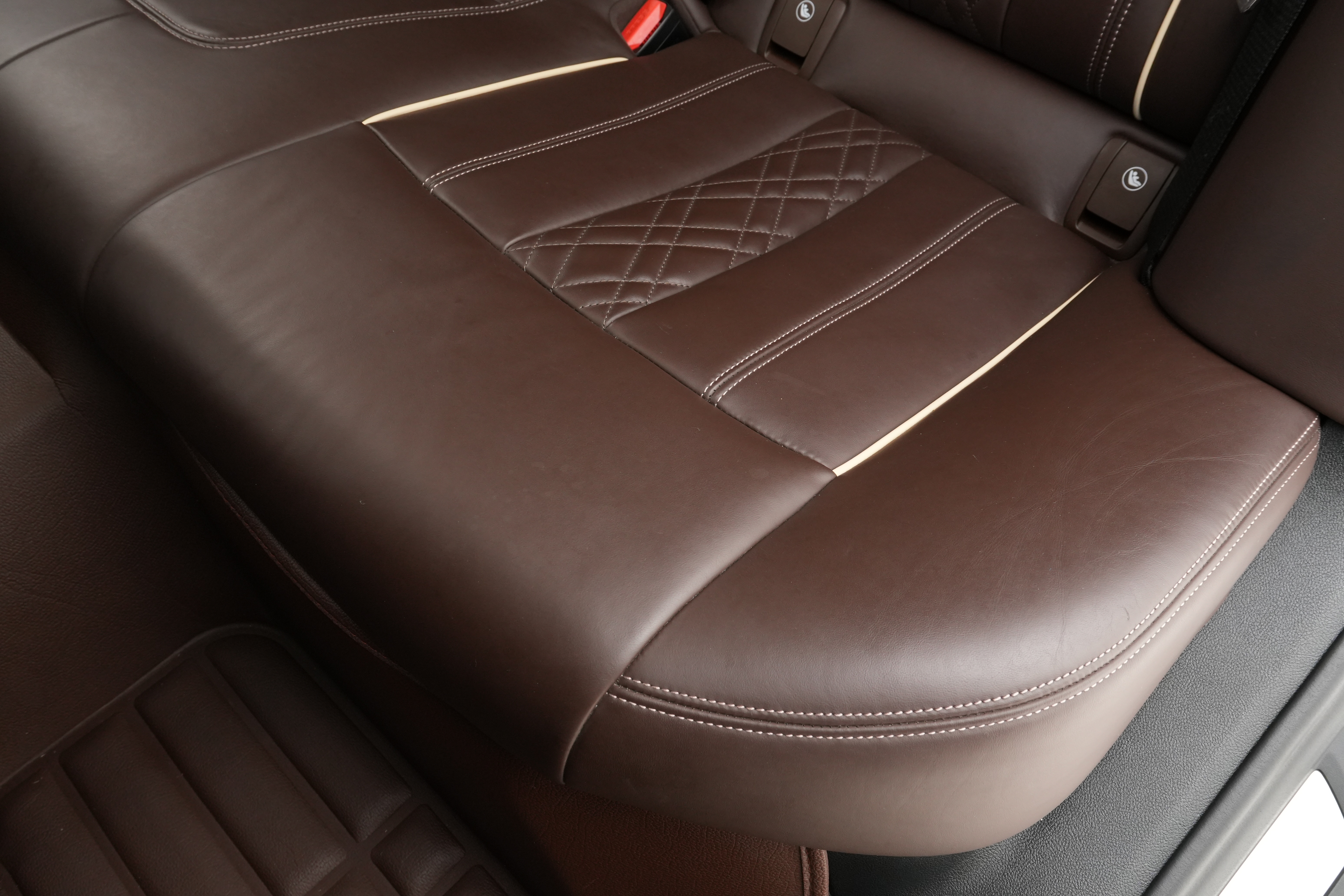 Interior 16
