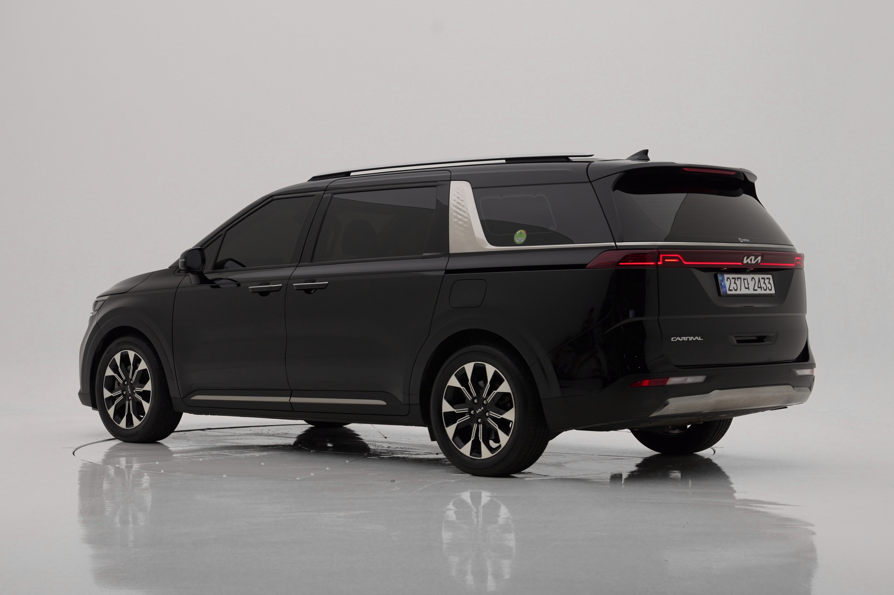 Kia Carnival Бензин 7 мест Signature