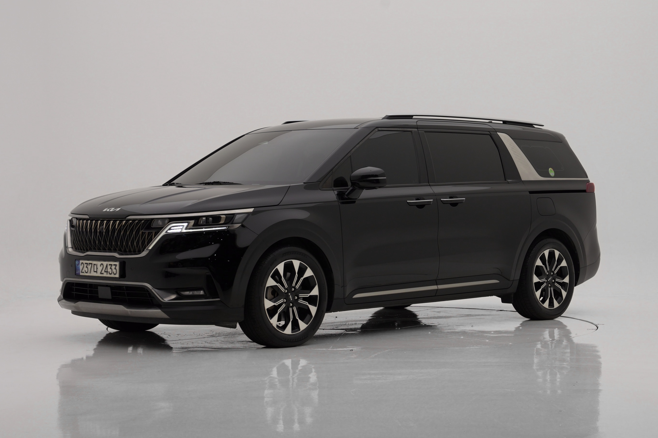 Kia Carnival Бензин 7 мест Signature
