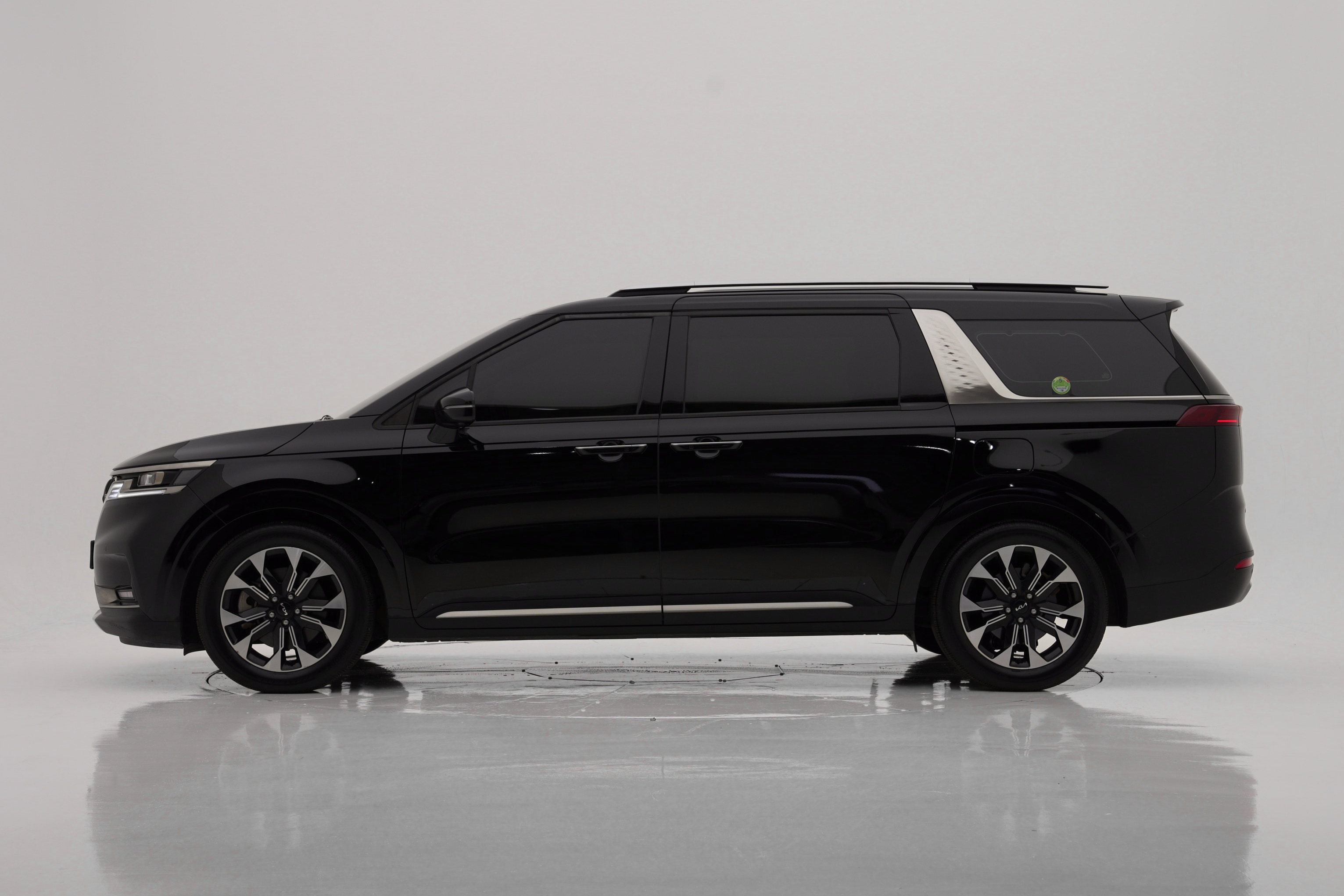 Kia Carnival Бензин 7 мест Signature