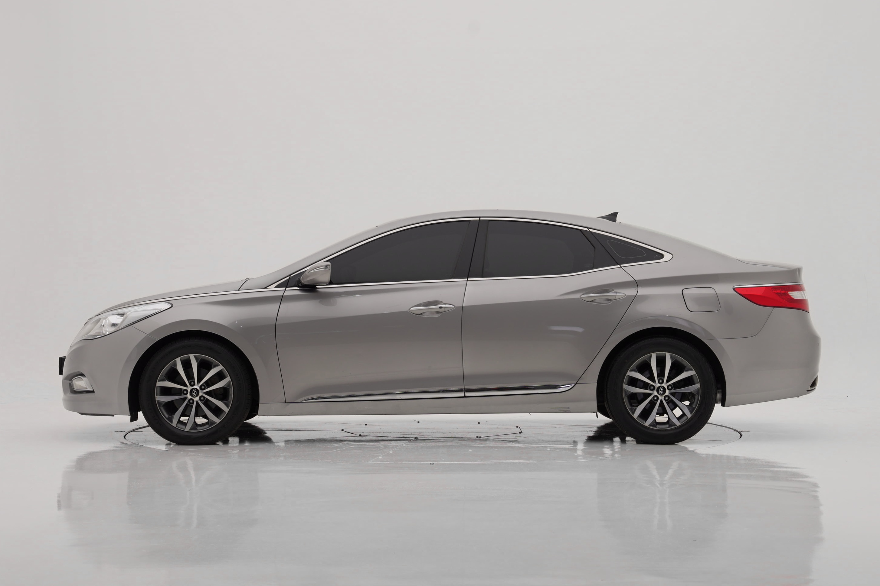 Hyundai Grandeur HG240 Luxury