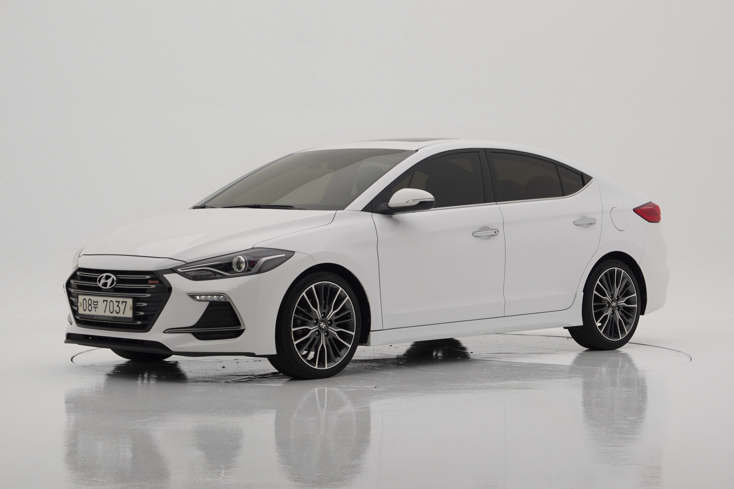 Hyundai Elantra 1.6 Турбо Sport