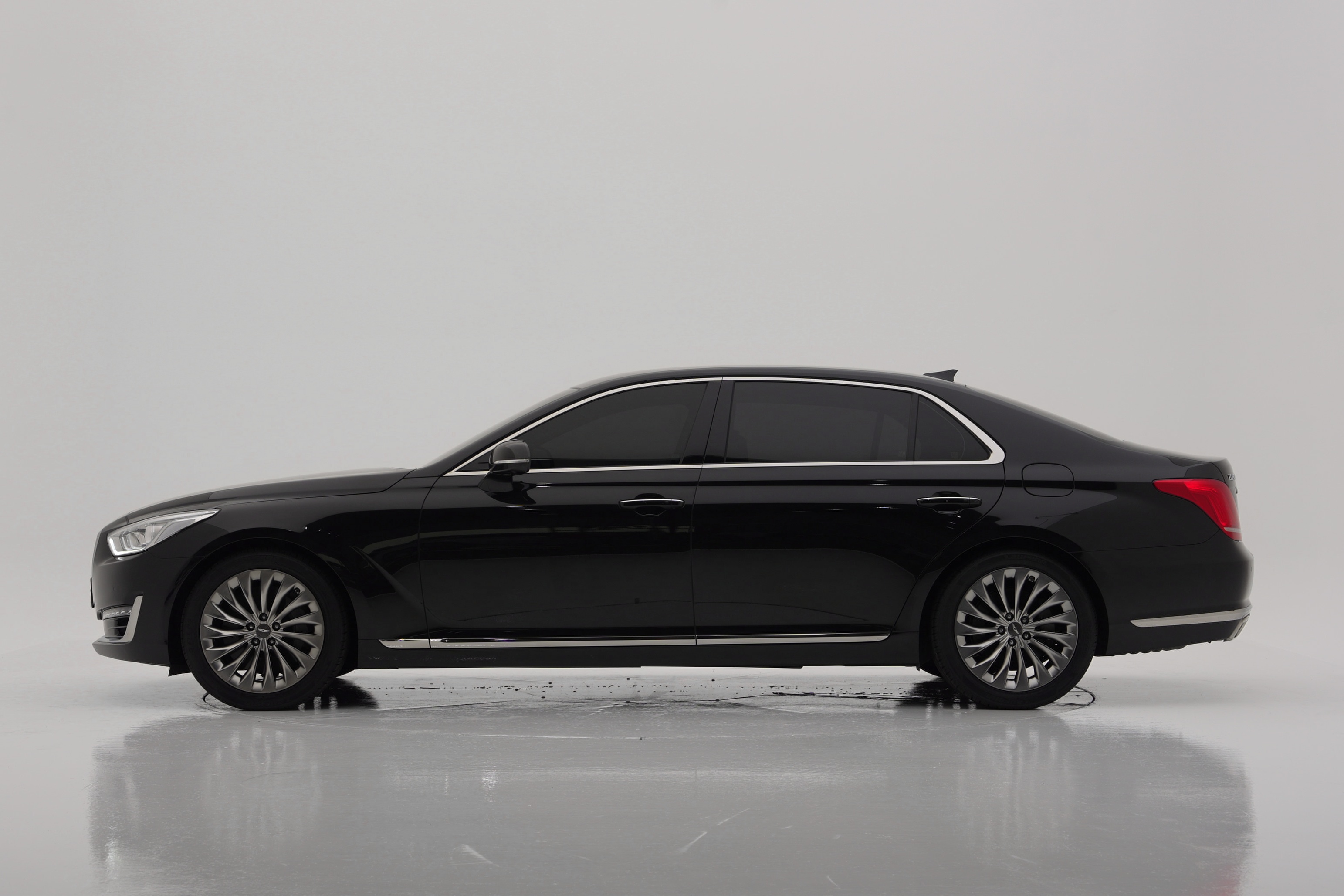 Genesis EQ900 Premium Luxury