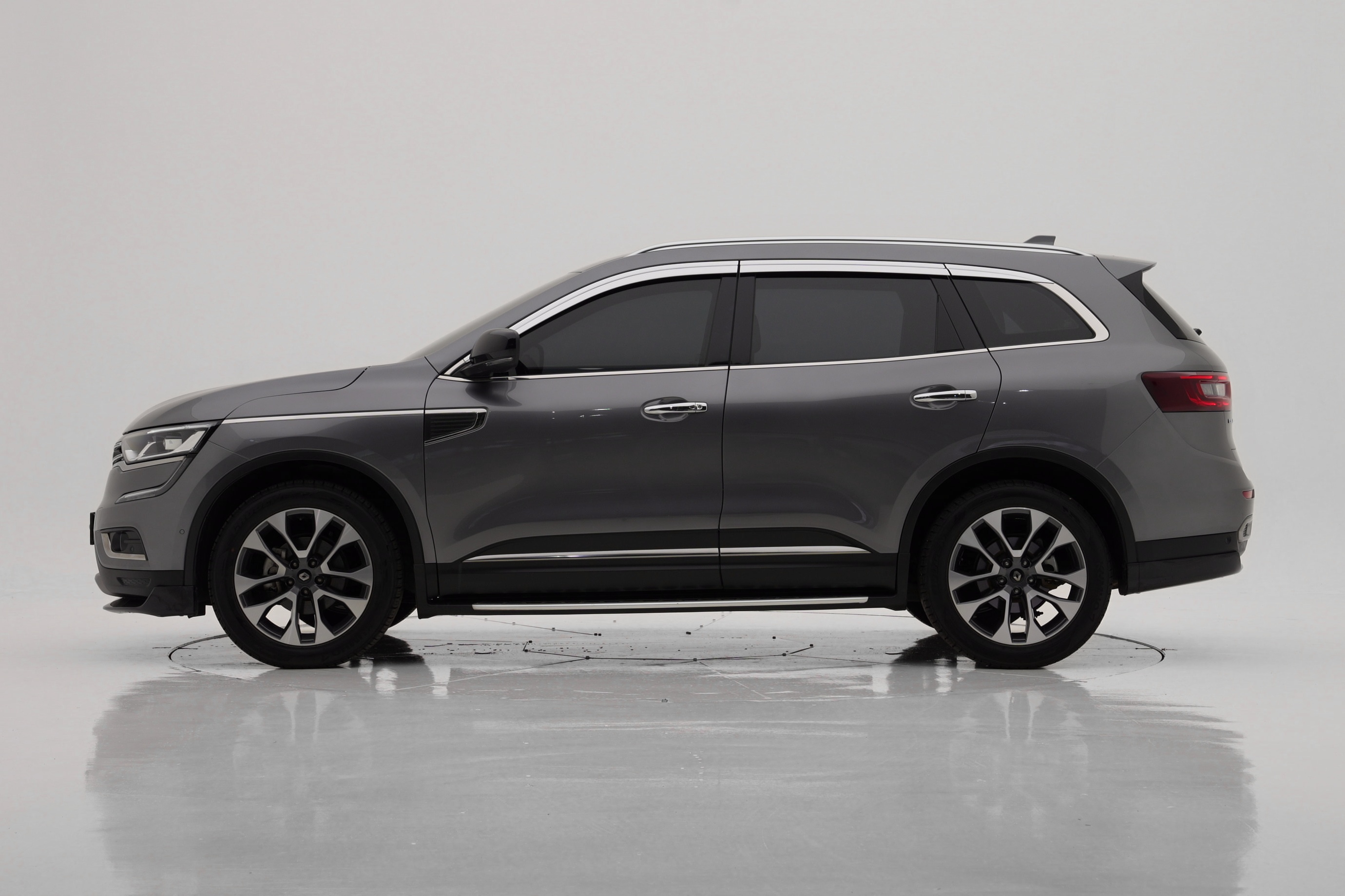 Renault Korea QM6 Бензин 2WD RE Signature