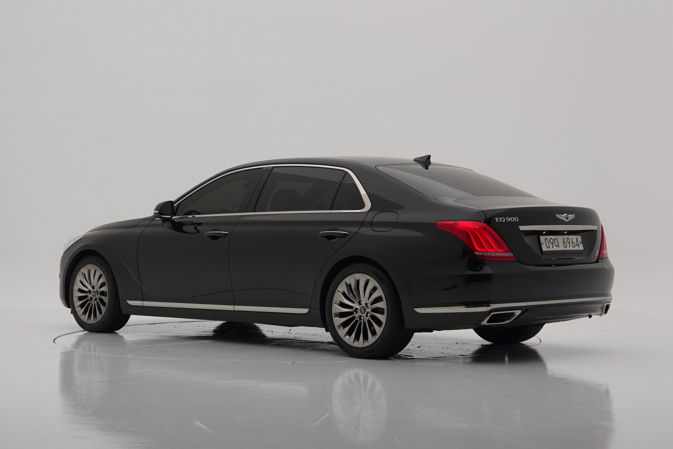 Genesis EQ900 Premium Luxury