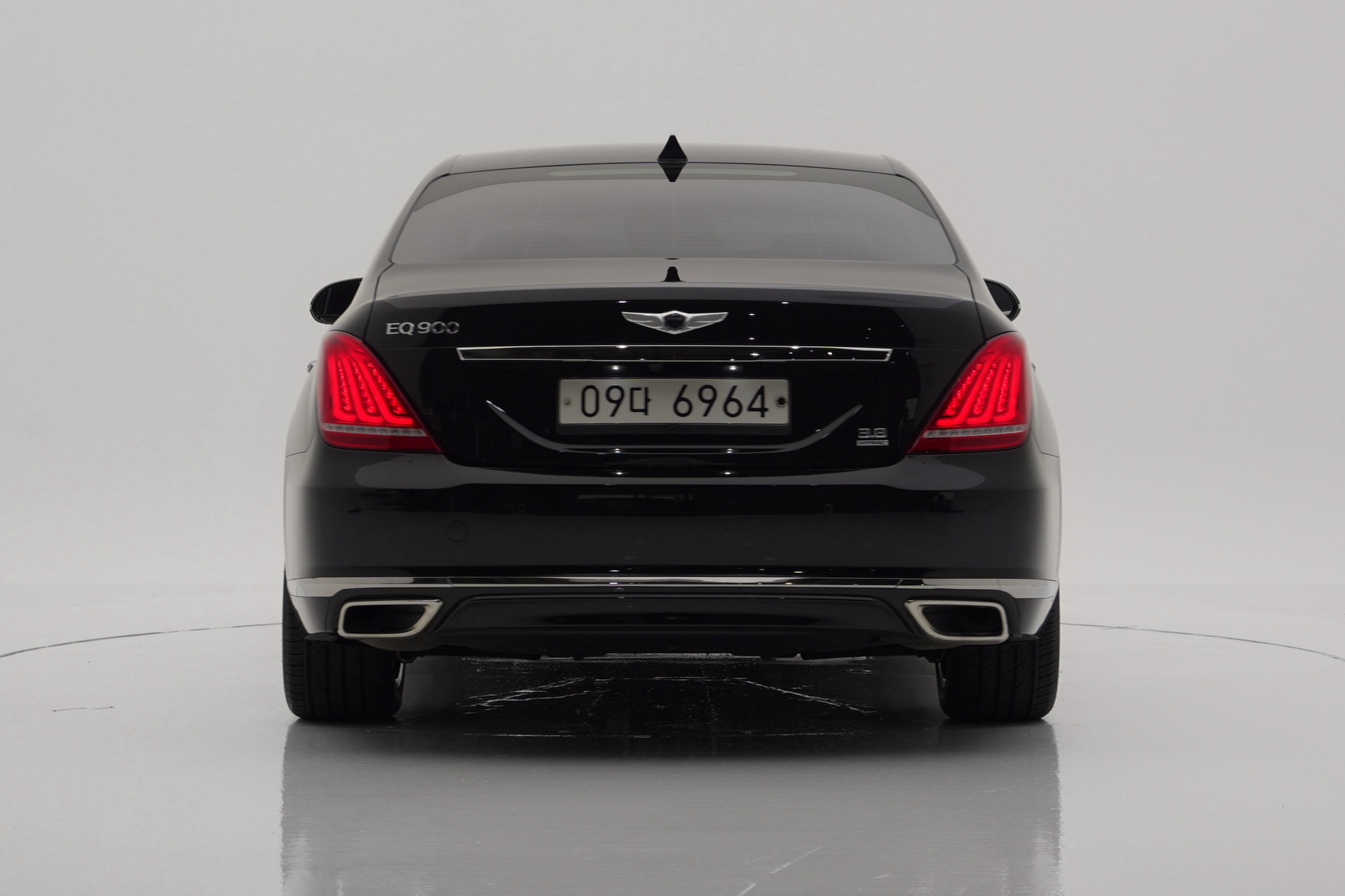 Genesis EQ900 Premium Luxury