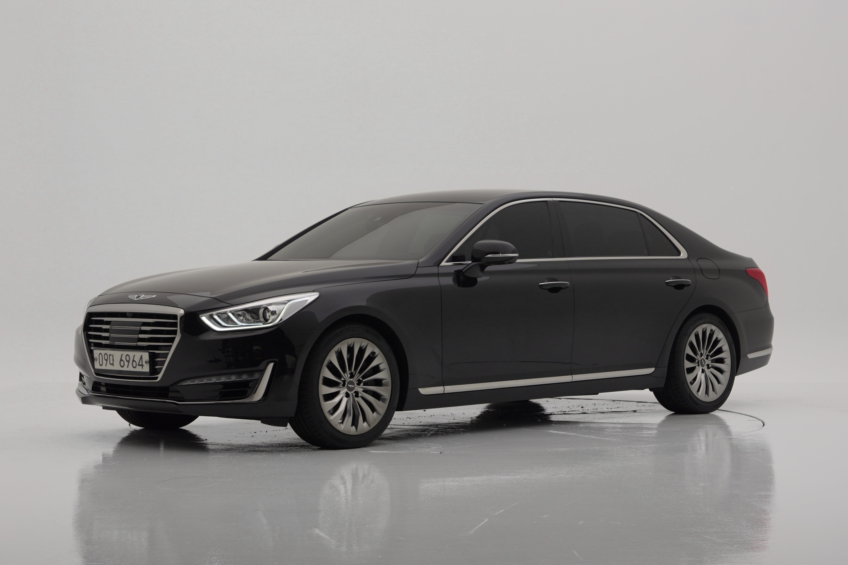 Genesis EQ900 Premium Luxury