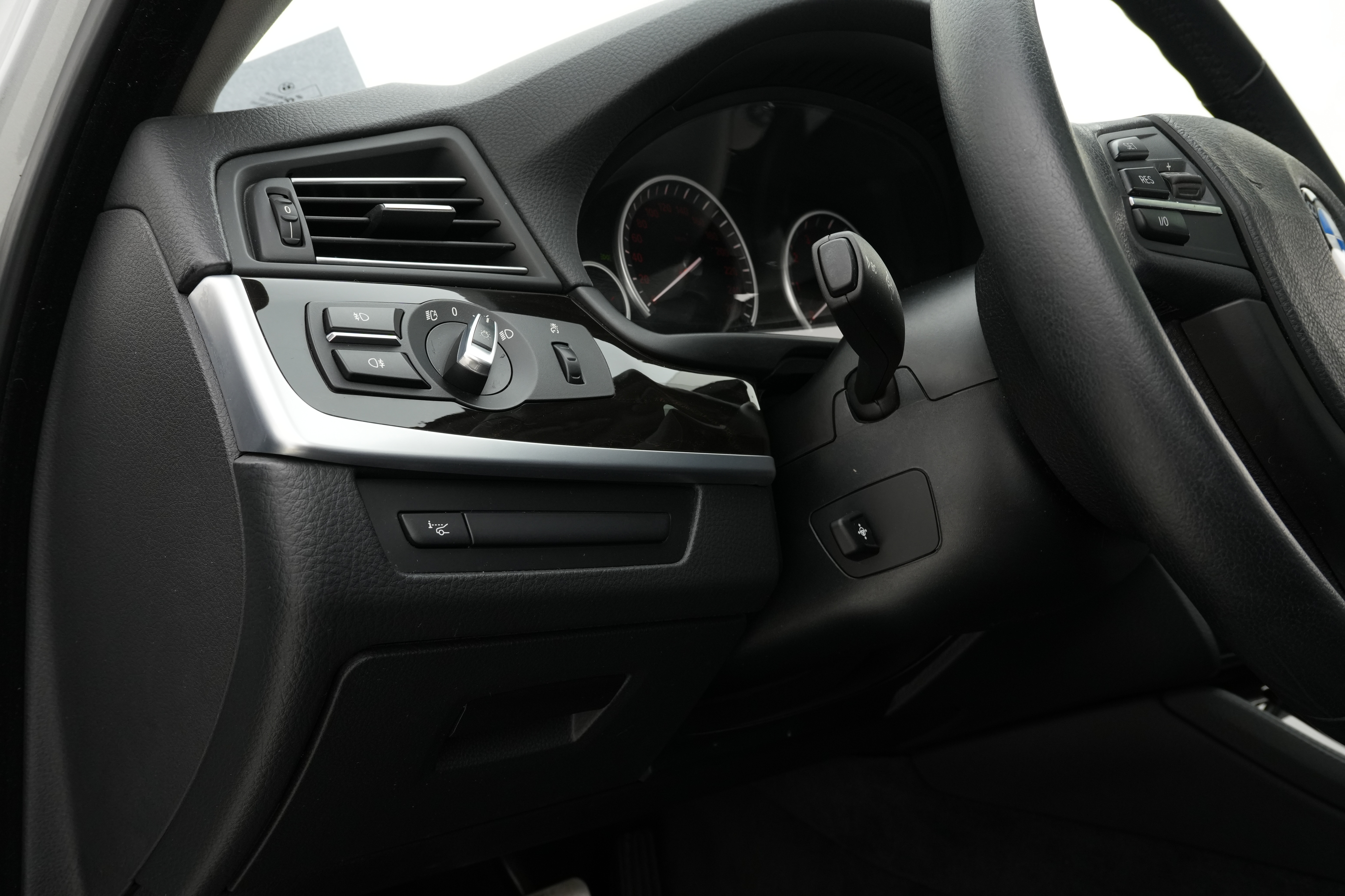 Interior 8