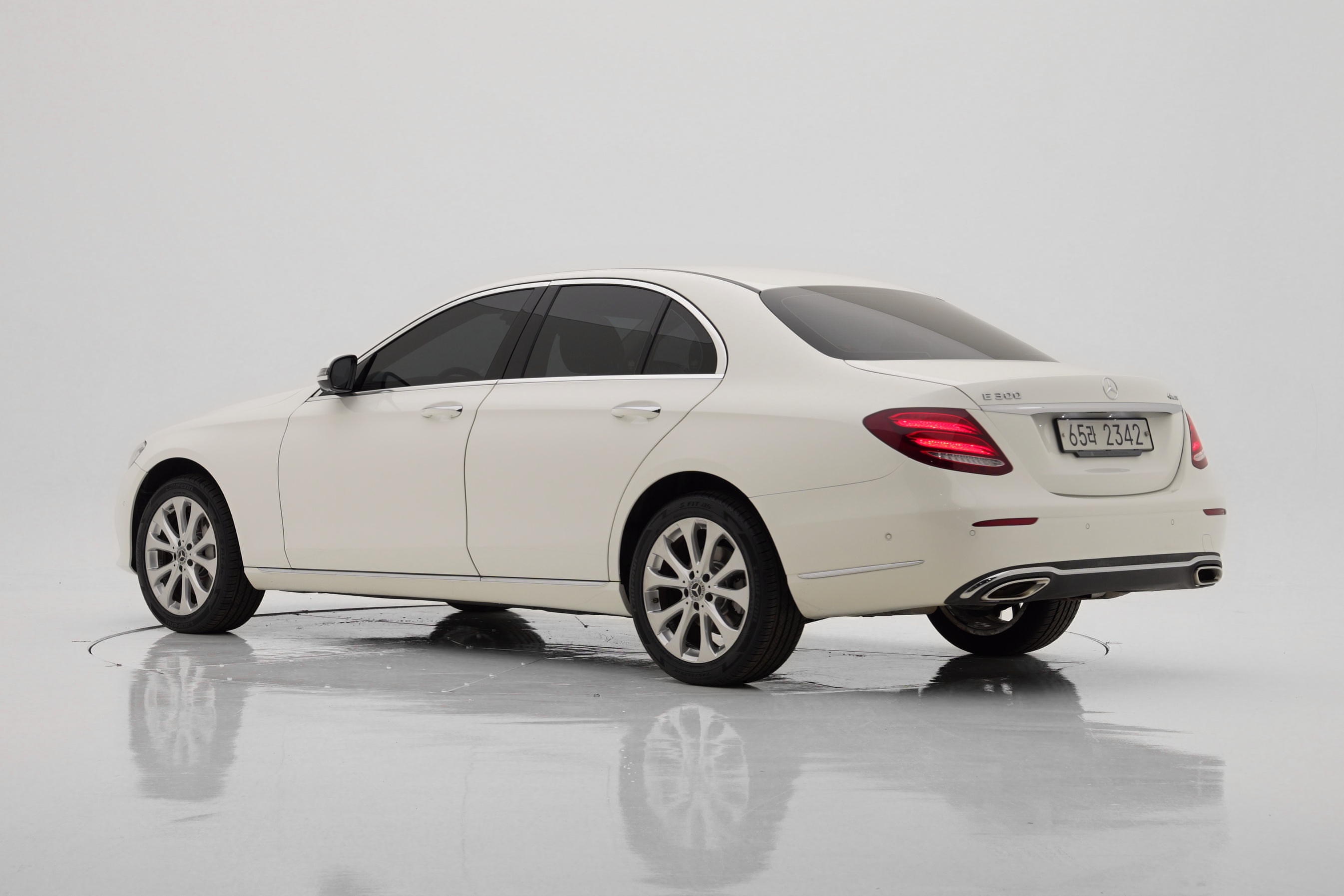 Mercedes-Benz E-Class E300 4MATIC Exclusive