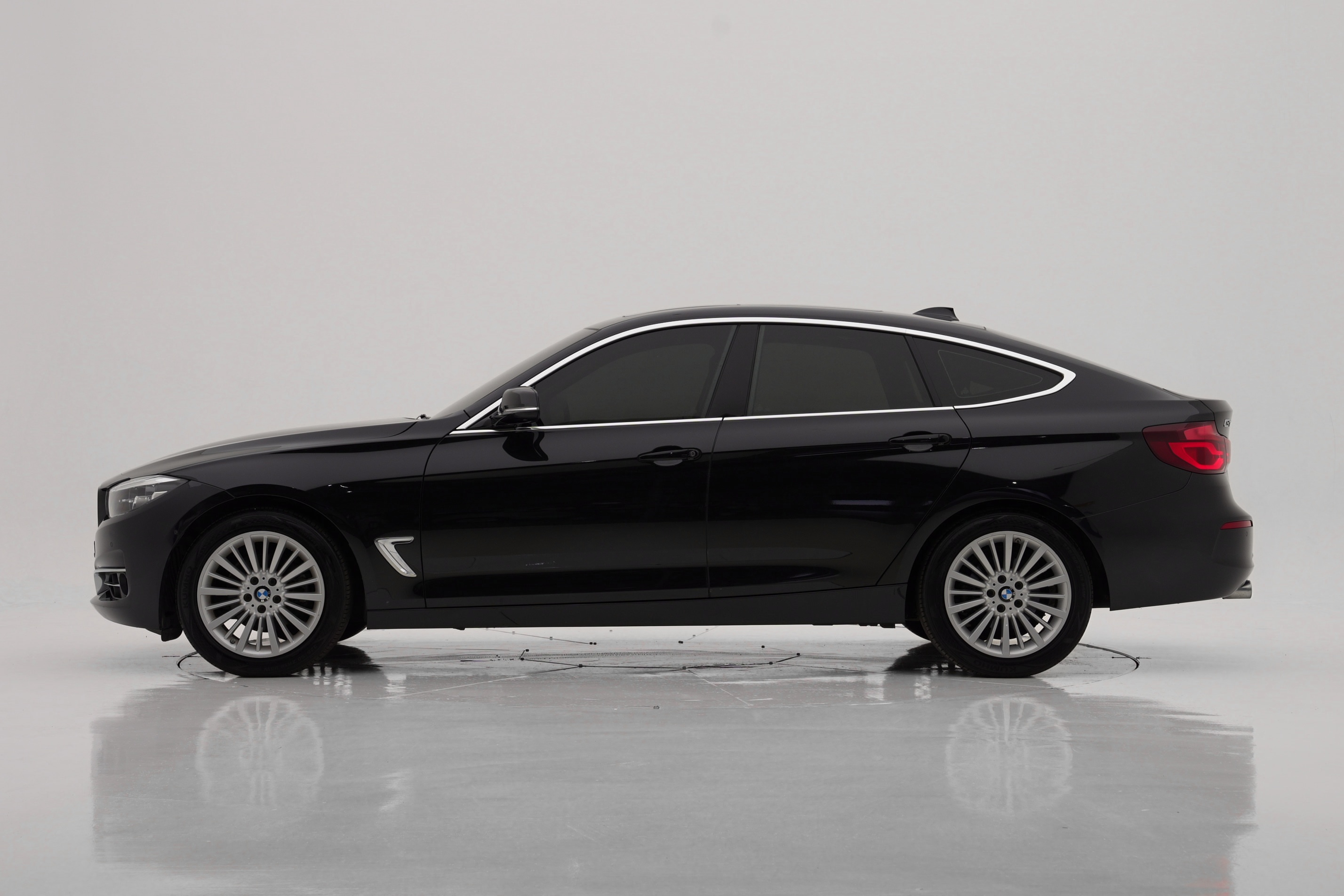 BMW 3 Series GT 320d Luxury
