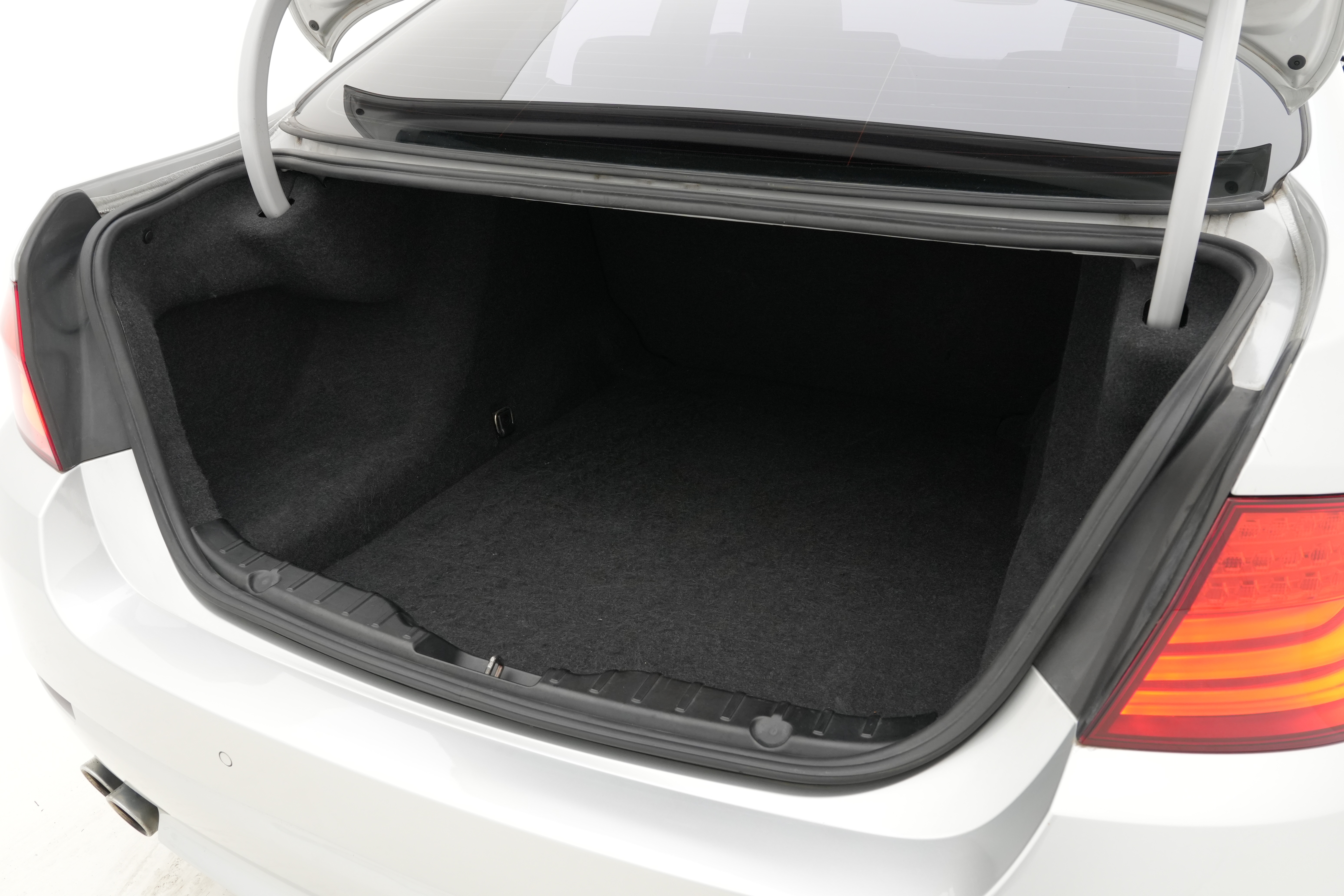 Interior 19