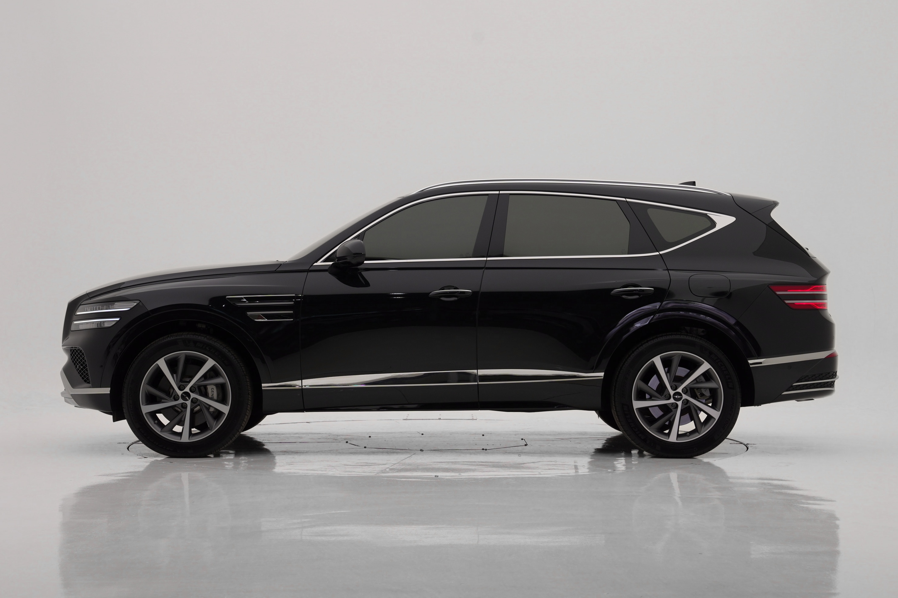 Genesis GV80 2.5T Бензин 2WD