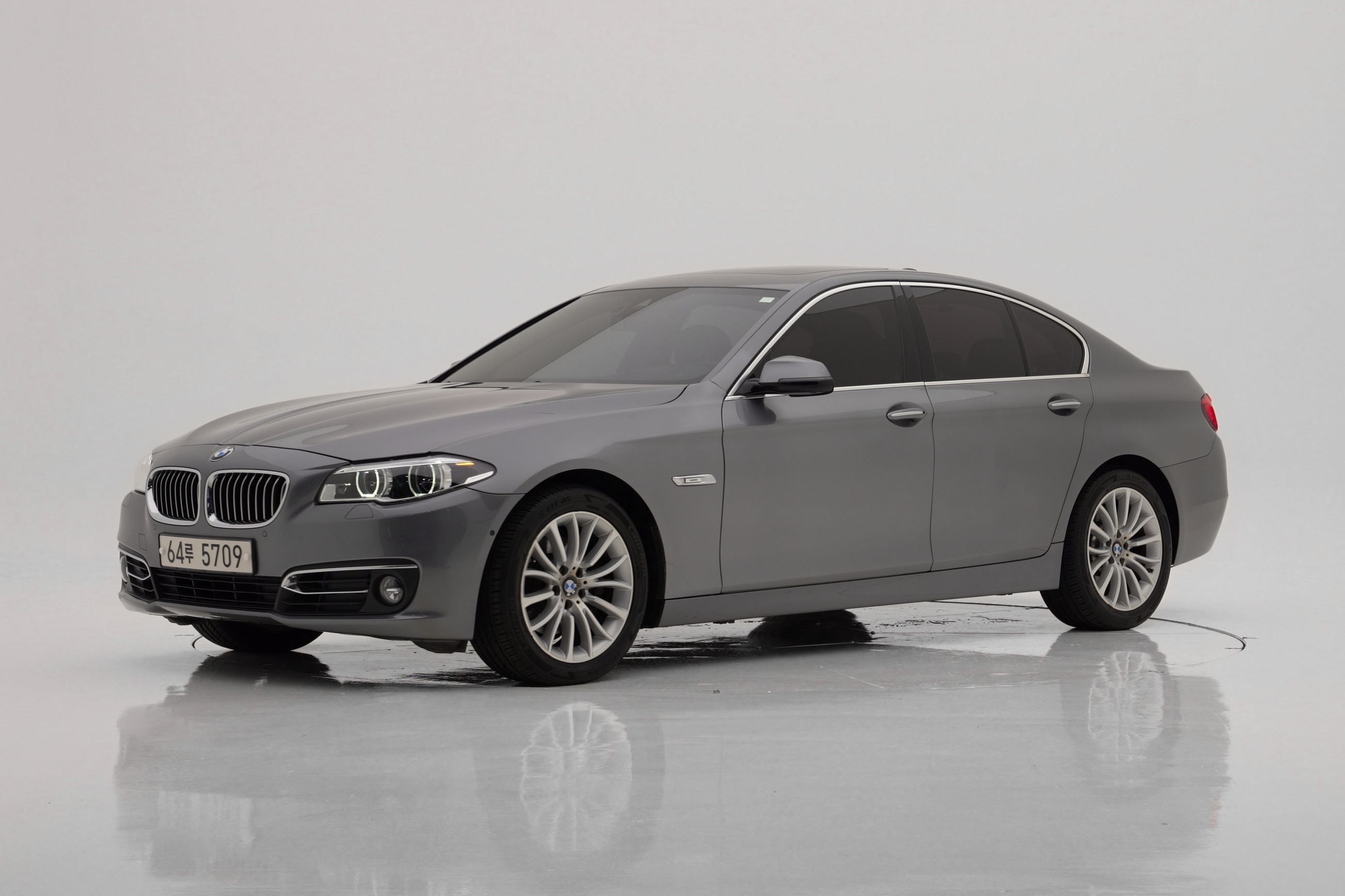 BMW 5 Series 528i xDrive Luxury