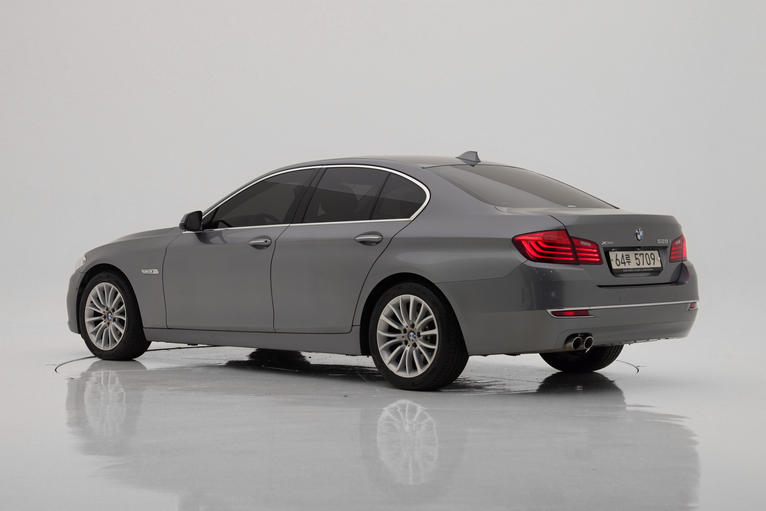 BMW 5 Series 528i xDrive Luxury