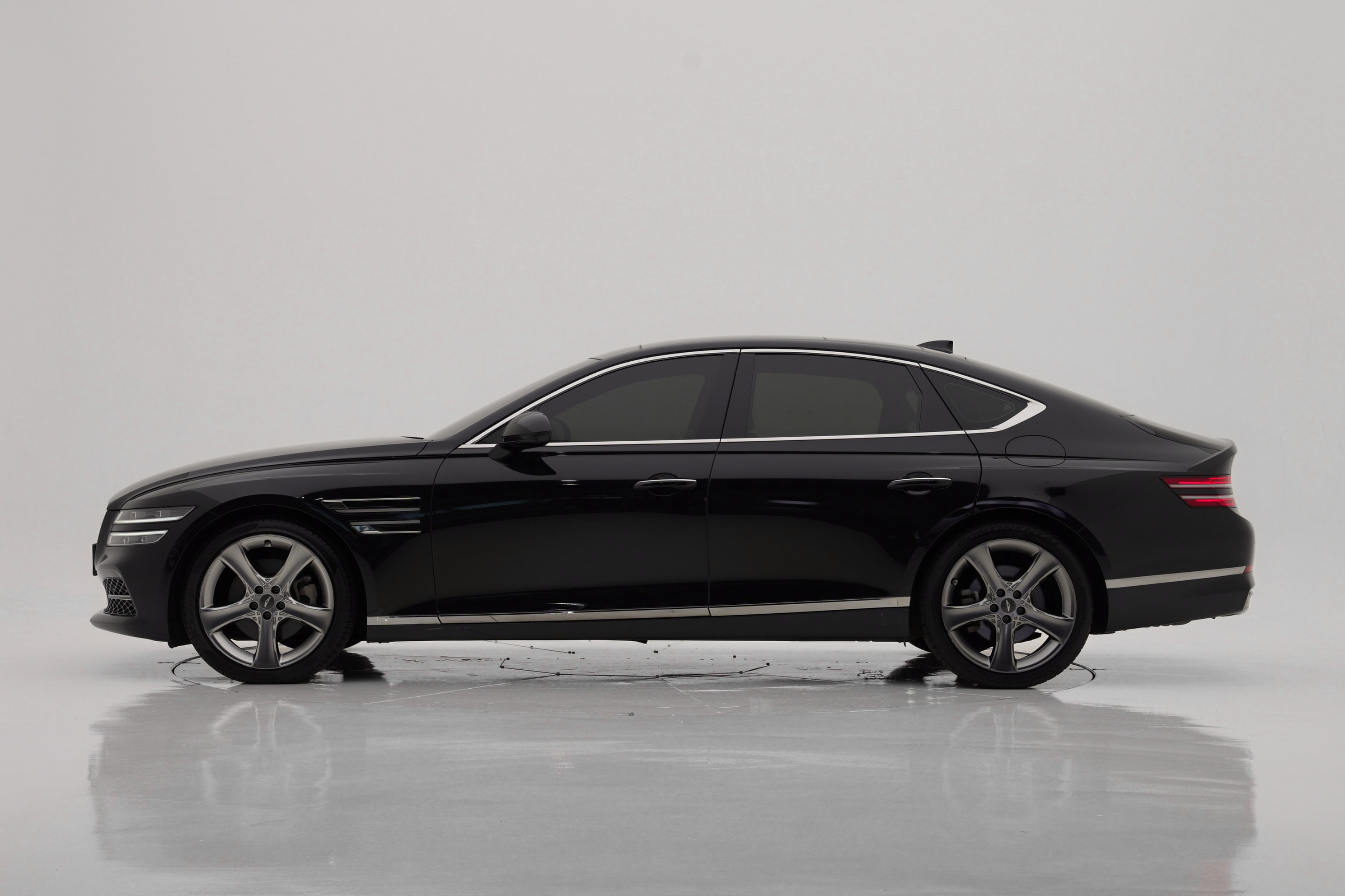 Genesis G80 2.5T Бензин AWD