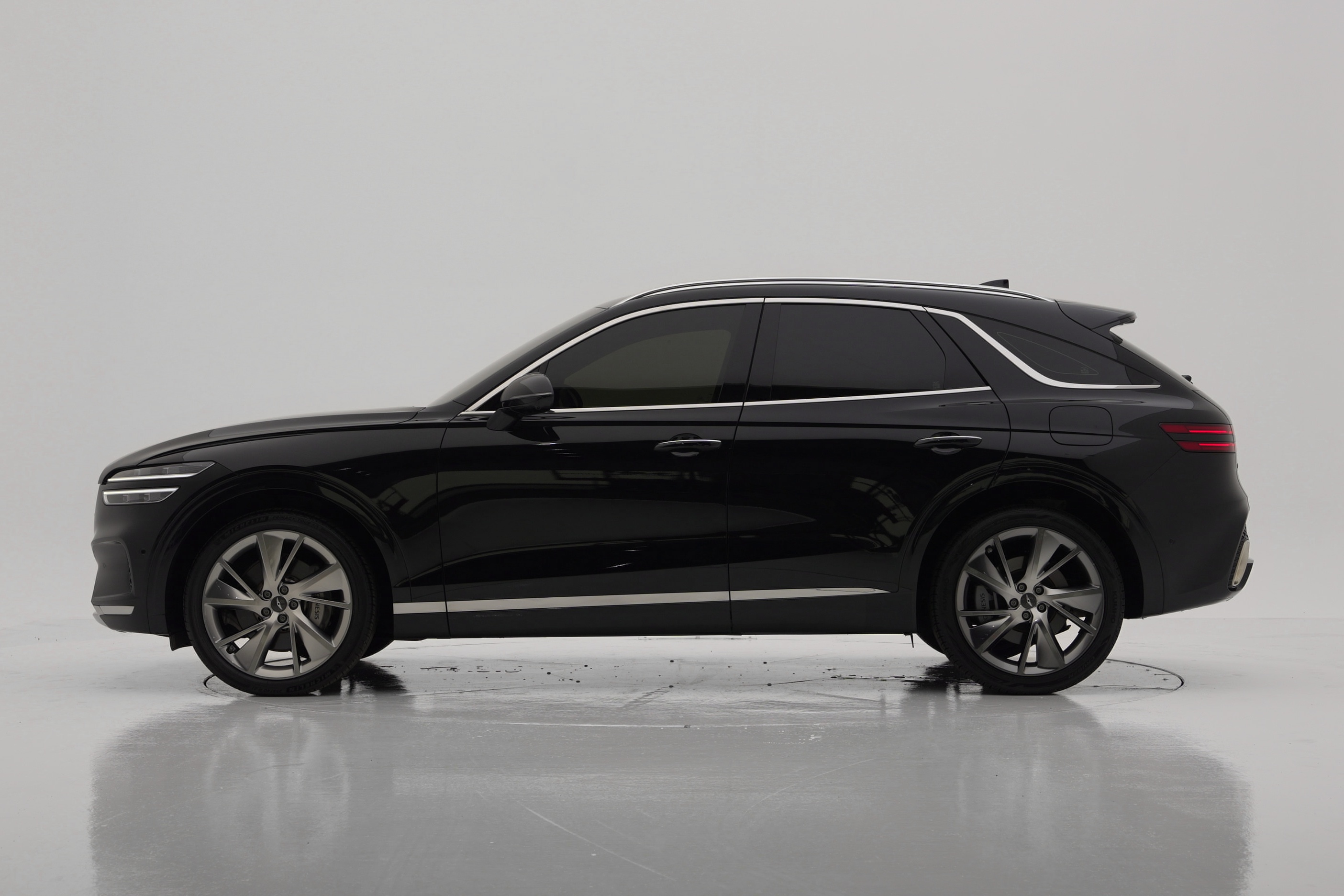 Genesis GV70 2.5T Бензин 2WD