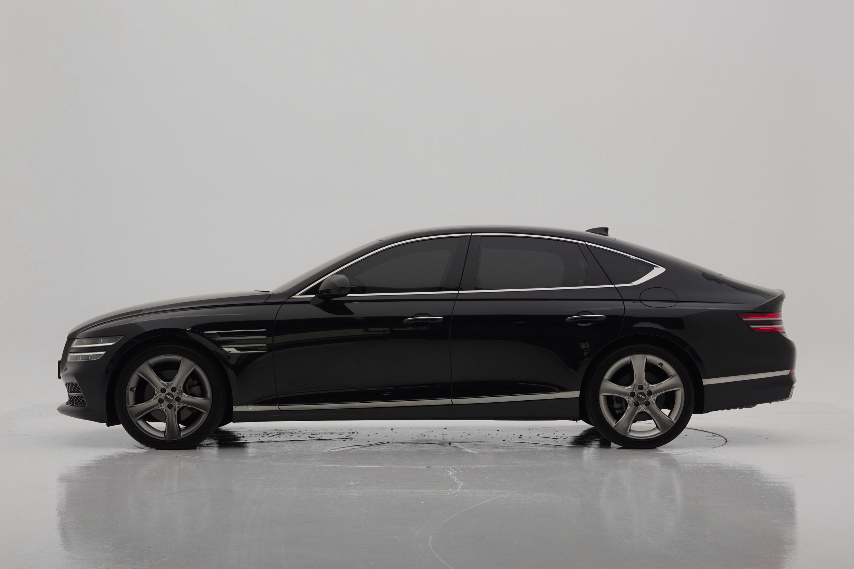Genesis G80 2.5T Бензин 2WD