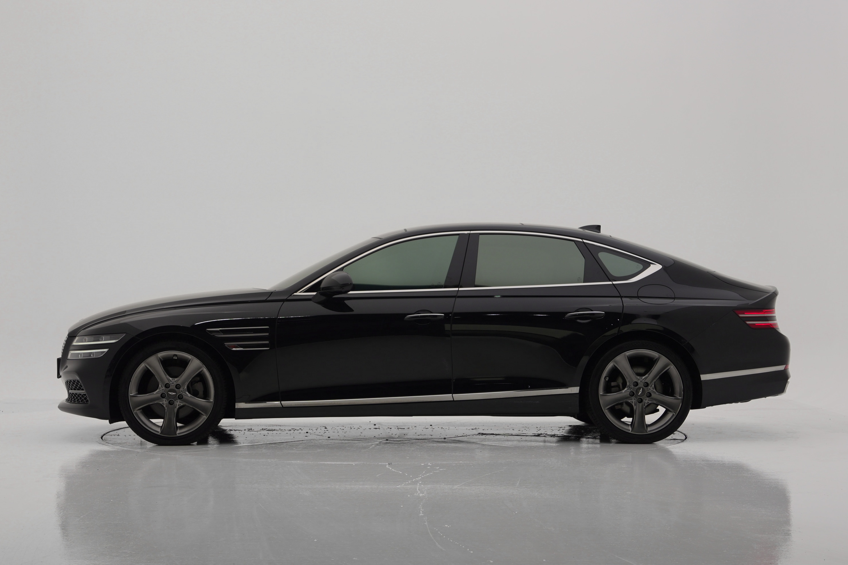 Genesis G80 2.5T Бензин 2WD