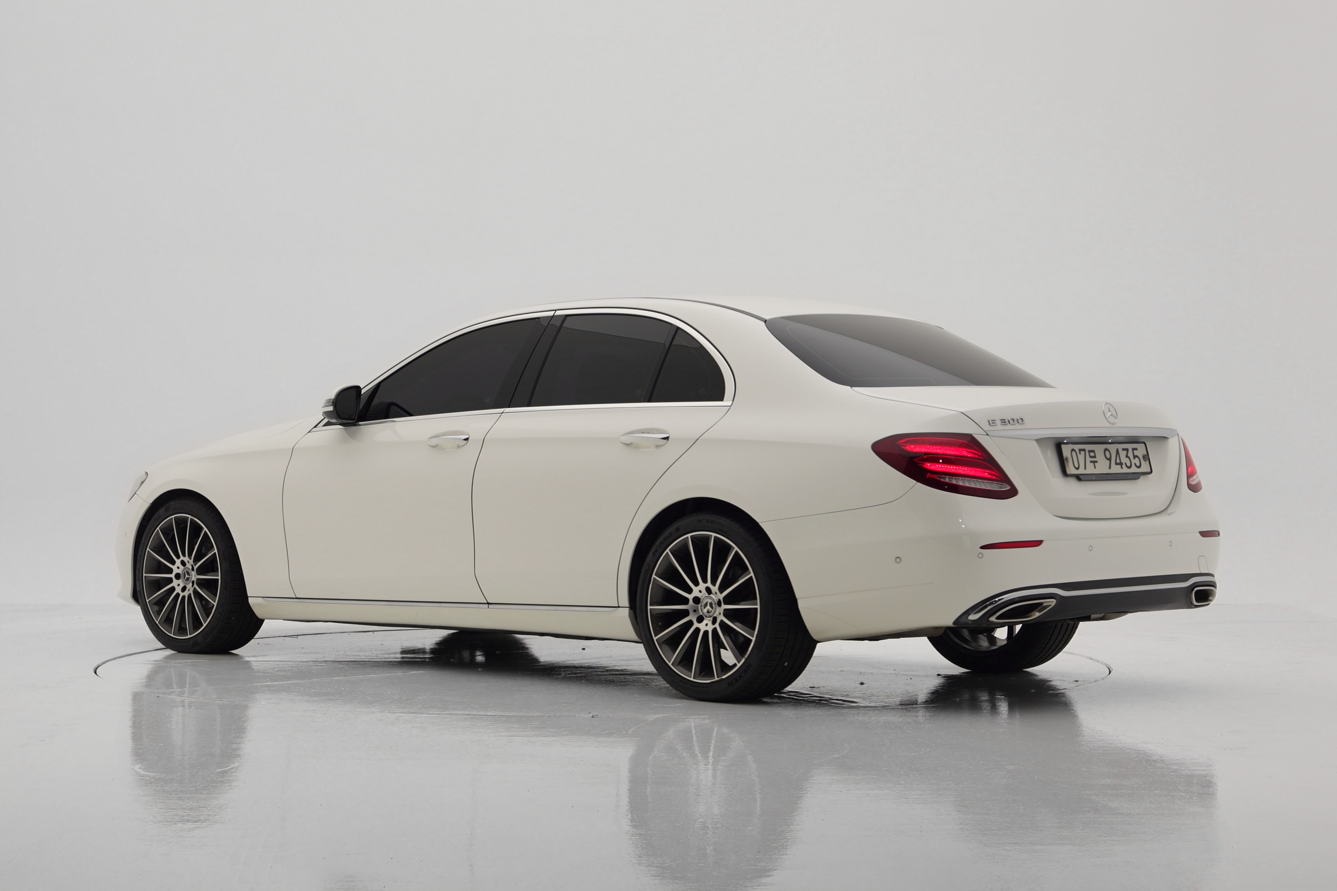 Mercedes-Benz E-Class E200 Avantgarde