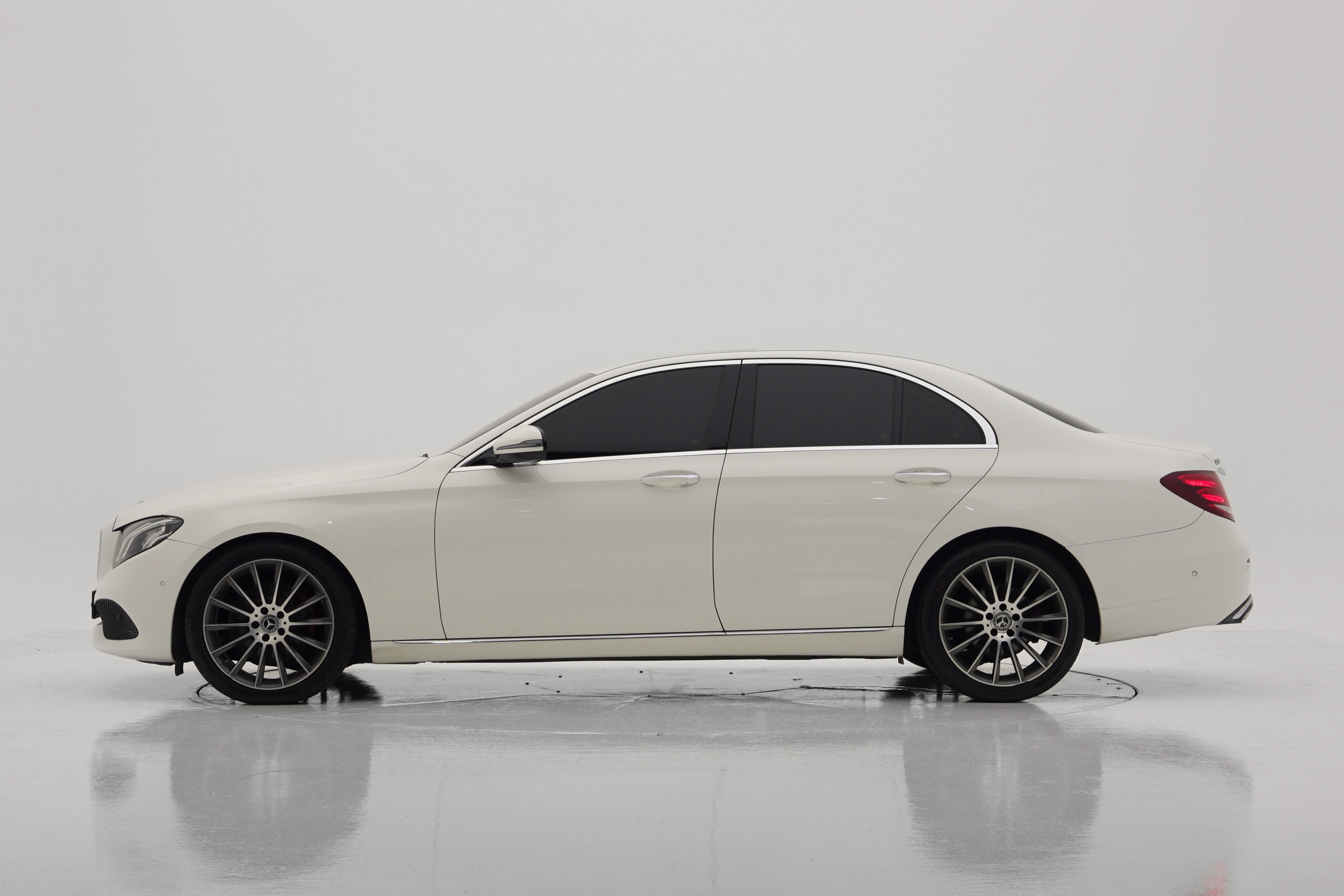 Mercedes-Benz E-Class E200 Avantgarde