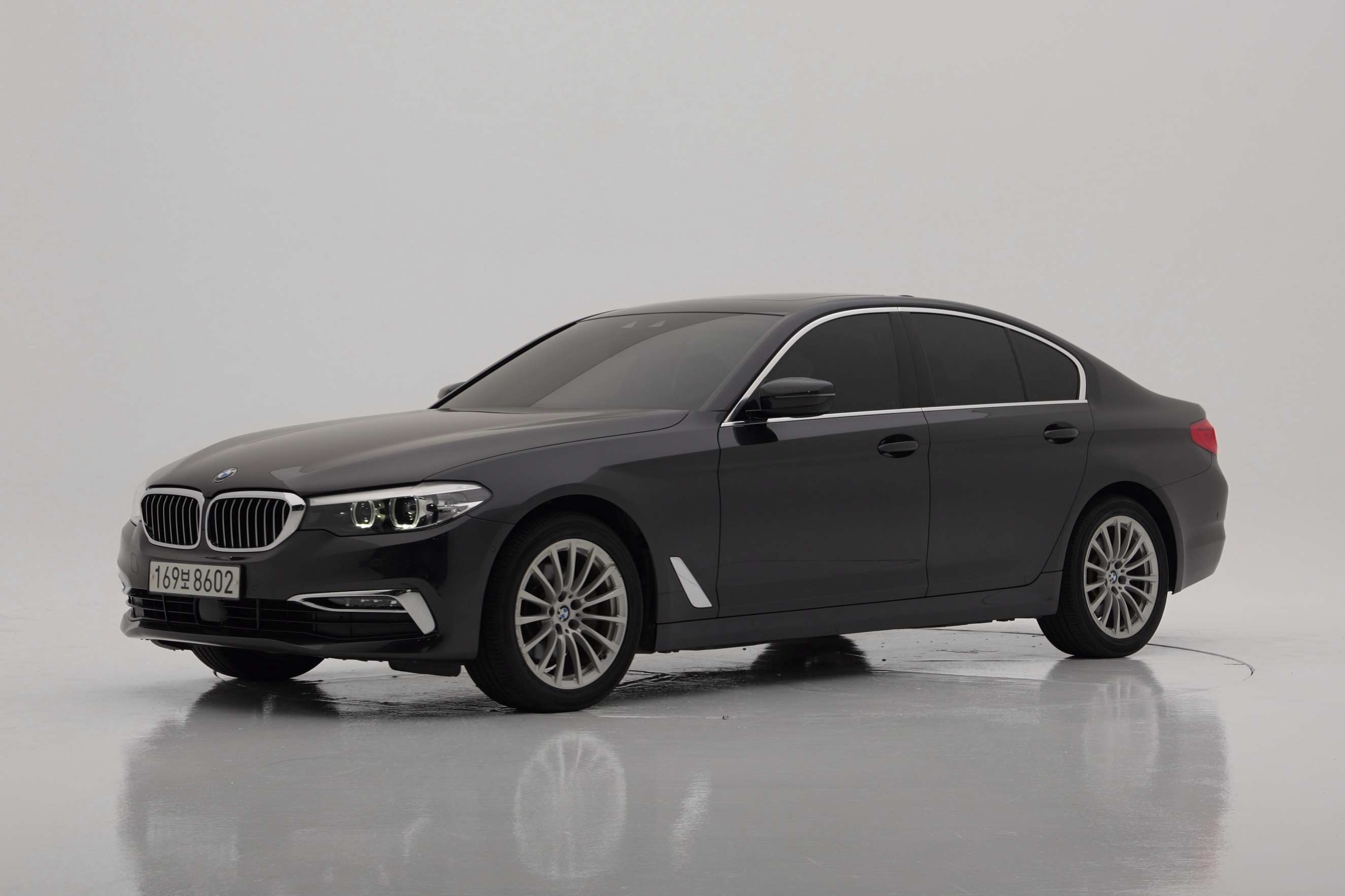 BMW 5 Series 520i Luxury