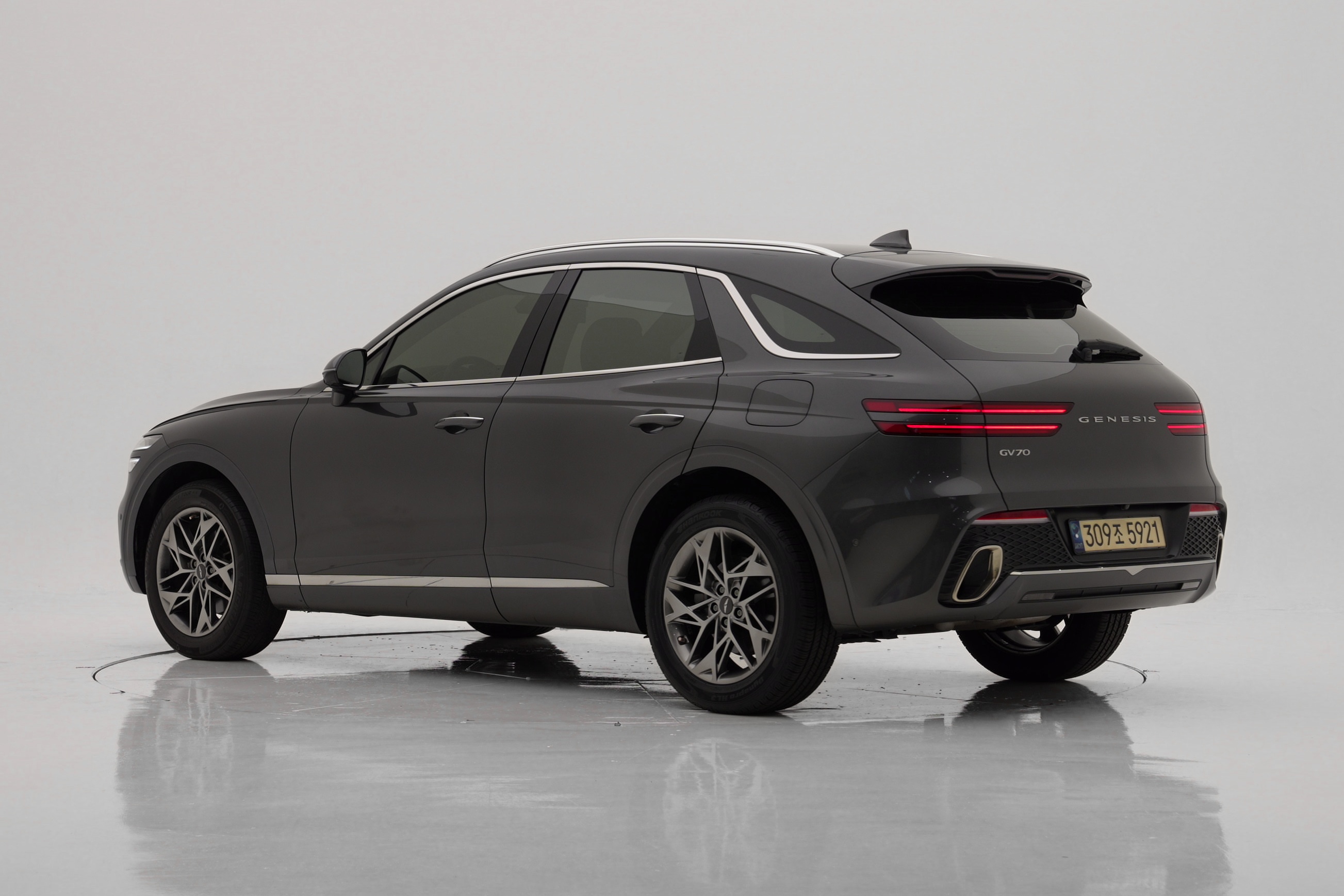 Genesis GV70 2.5T Бензин 2WD