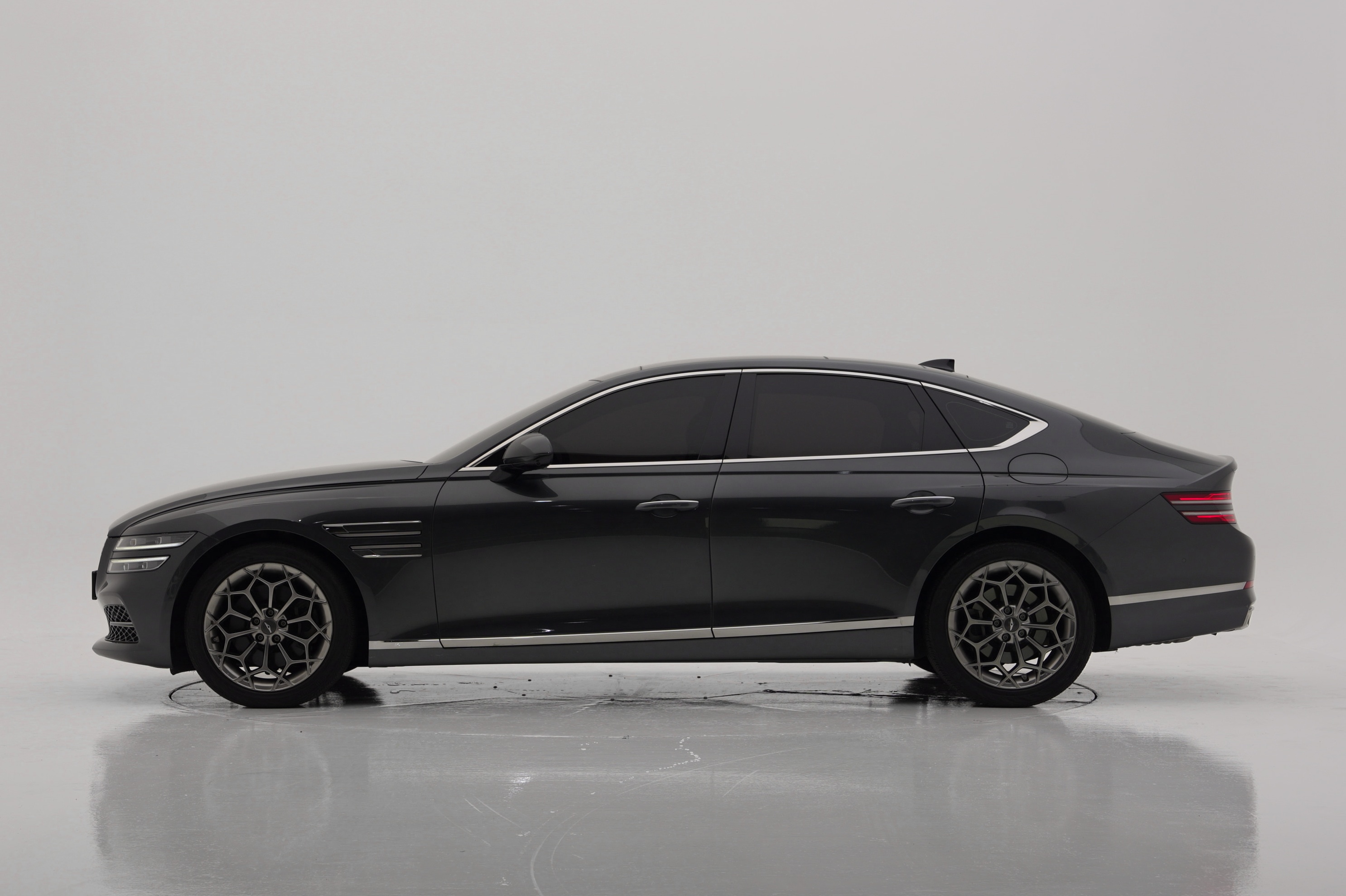 Genesis G80 2.5T Бензин AWD