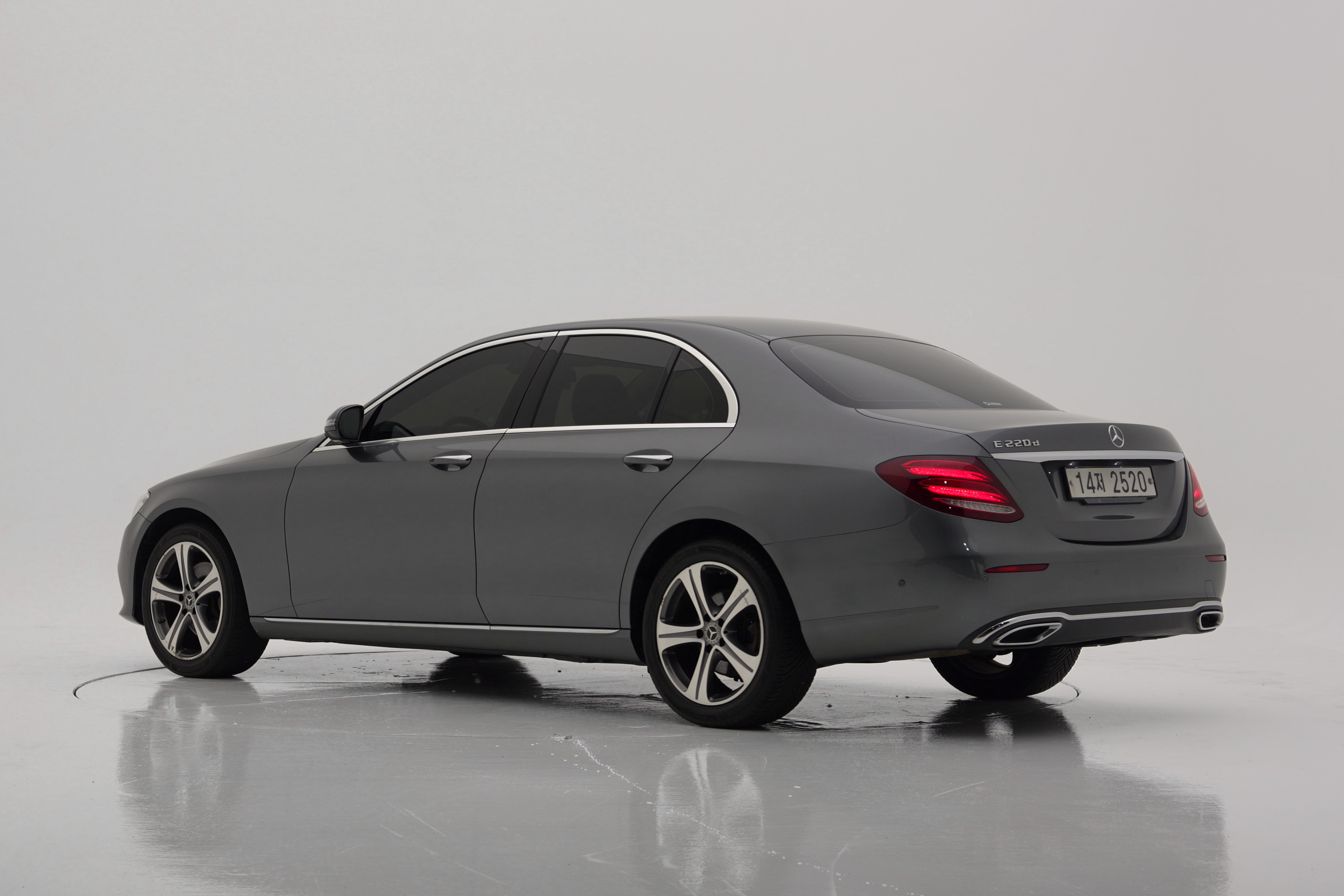 Mercedes-Benz E-Class E220d Avantgarde