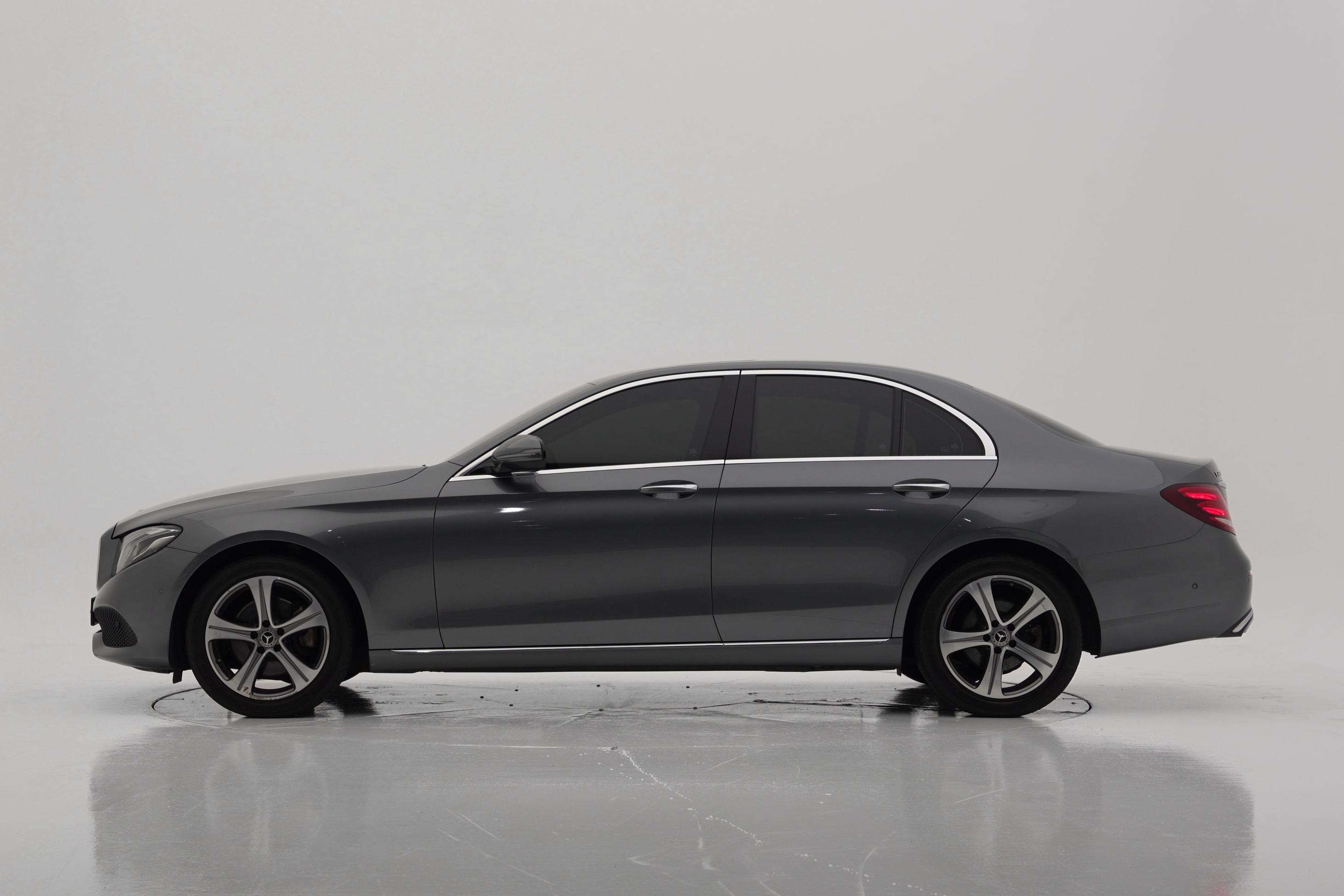 Mercedes-Benz E-Class E220d Avantgarde