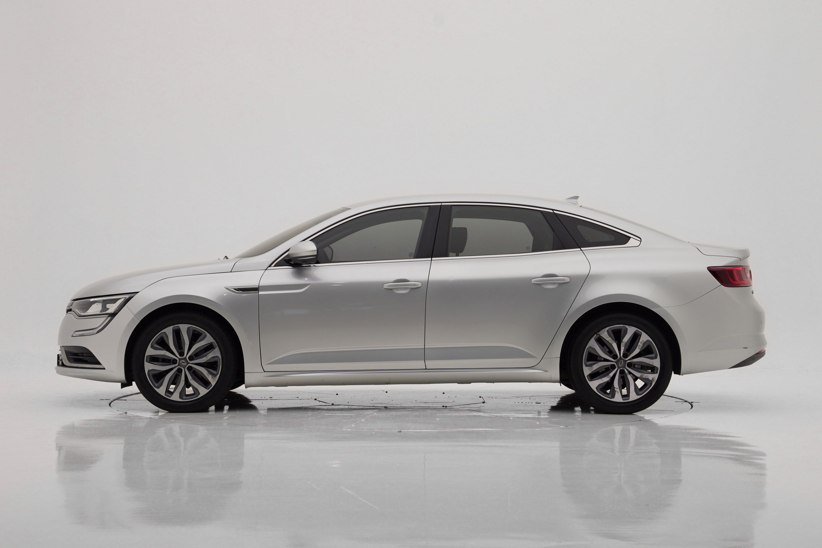 Renault Korea SM6 2.0 GDe LE