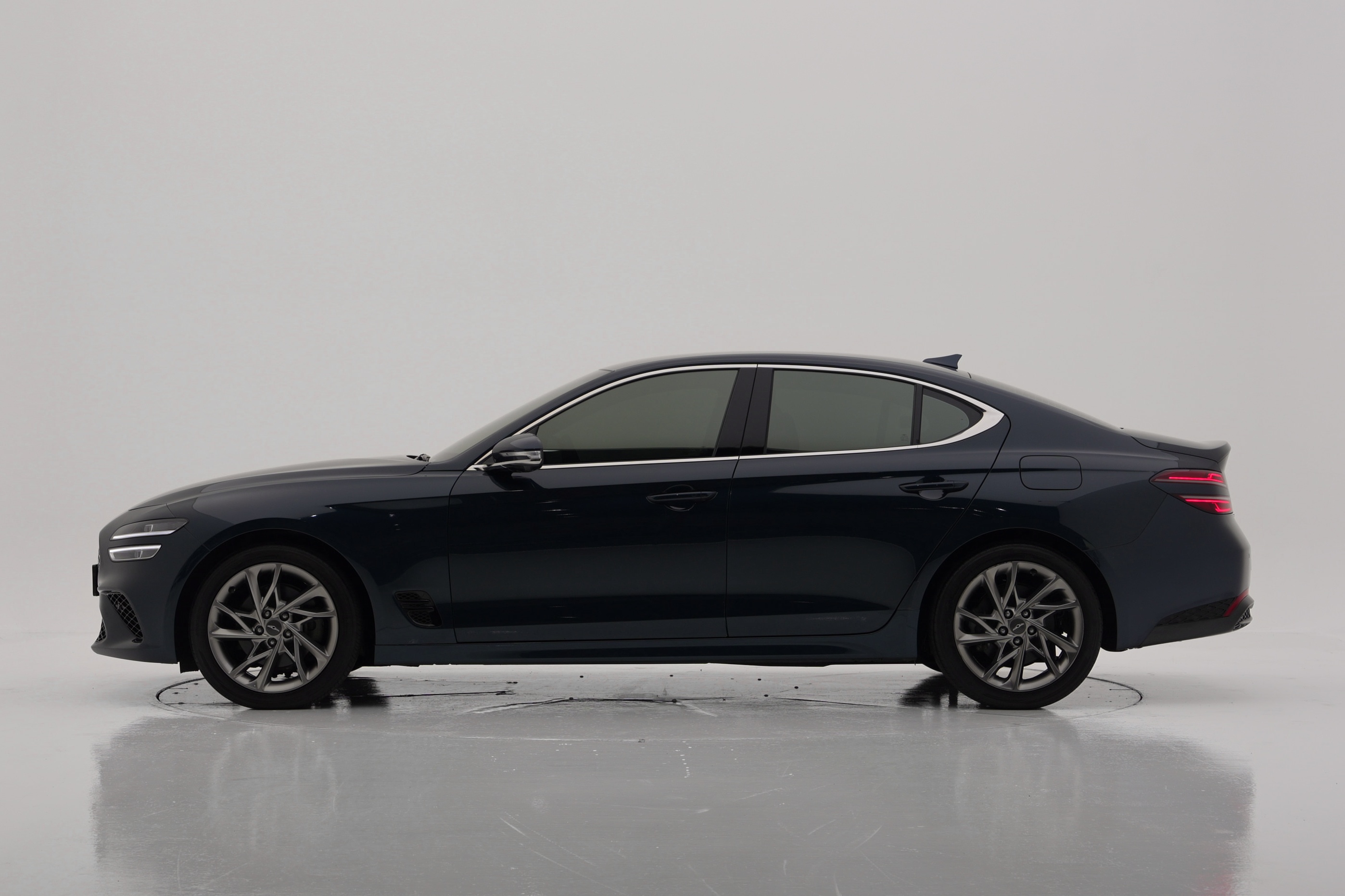 Genesis G70 Бензин 2.0T 4WD